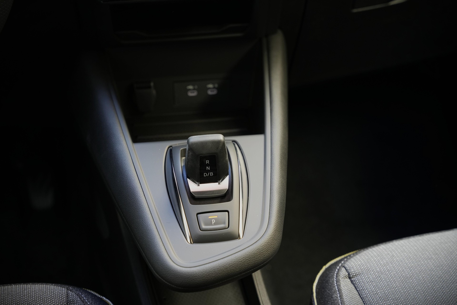 MITSUBISHI Grandis 1.8 HEV Intense-image-13
