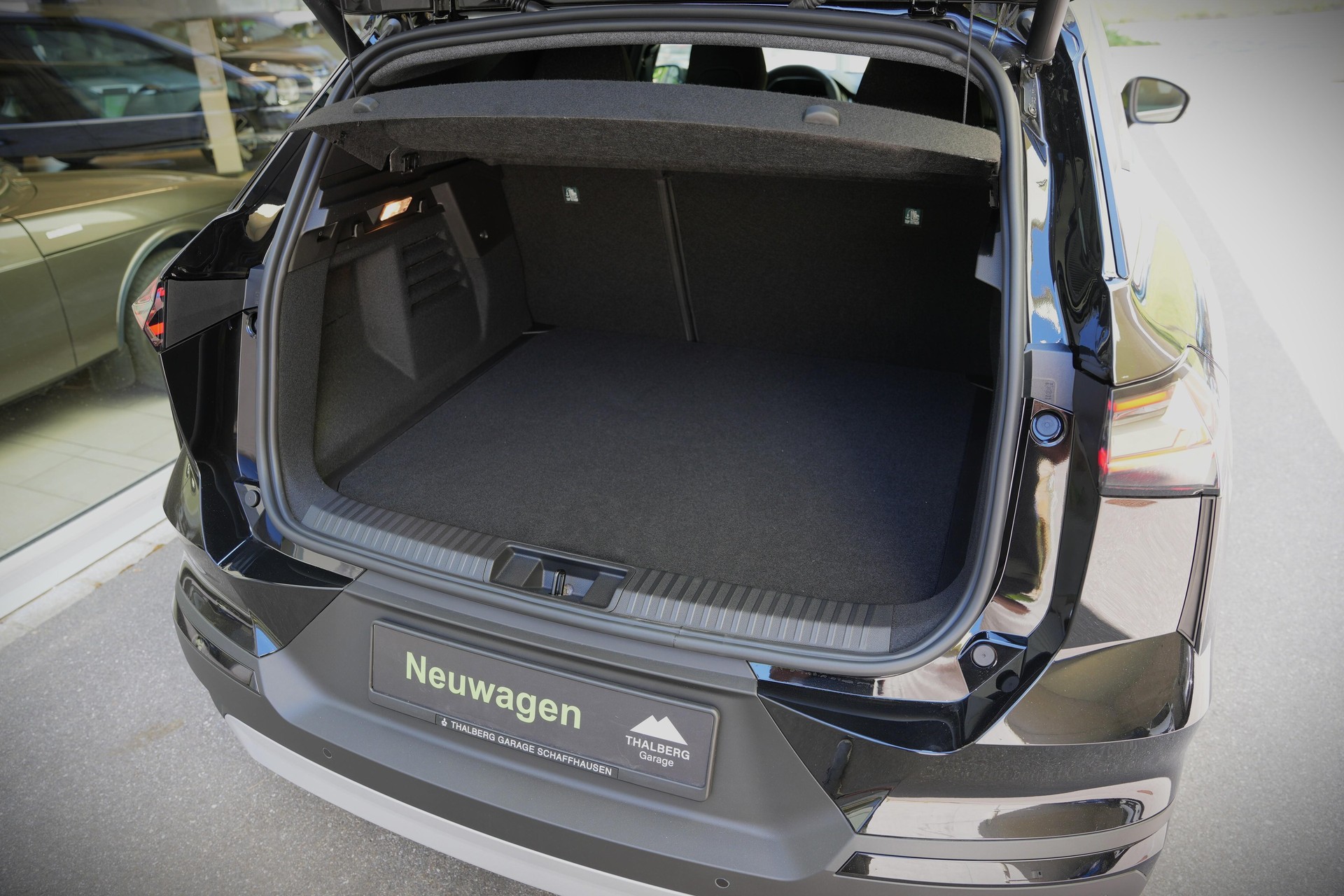 MITSUBISHI Grandis 1.8 HEV Intense-image-8