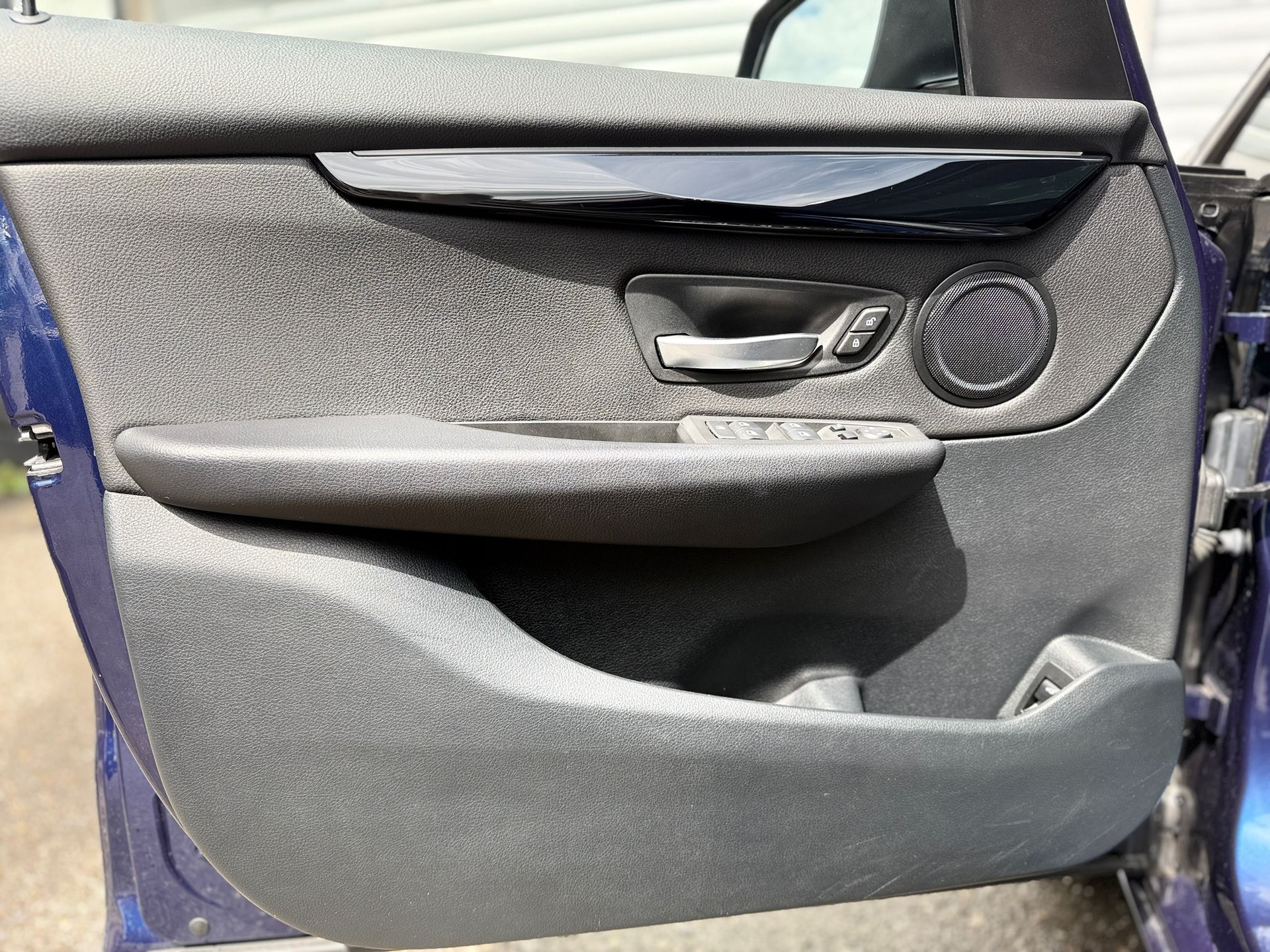 BMW 218d xDrive Active Tourer-image-7