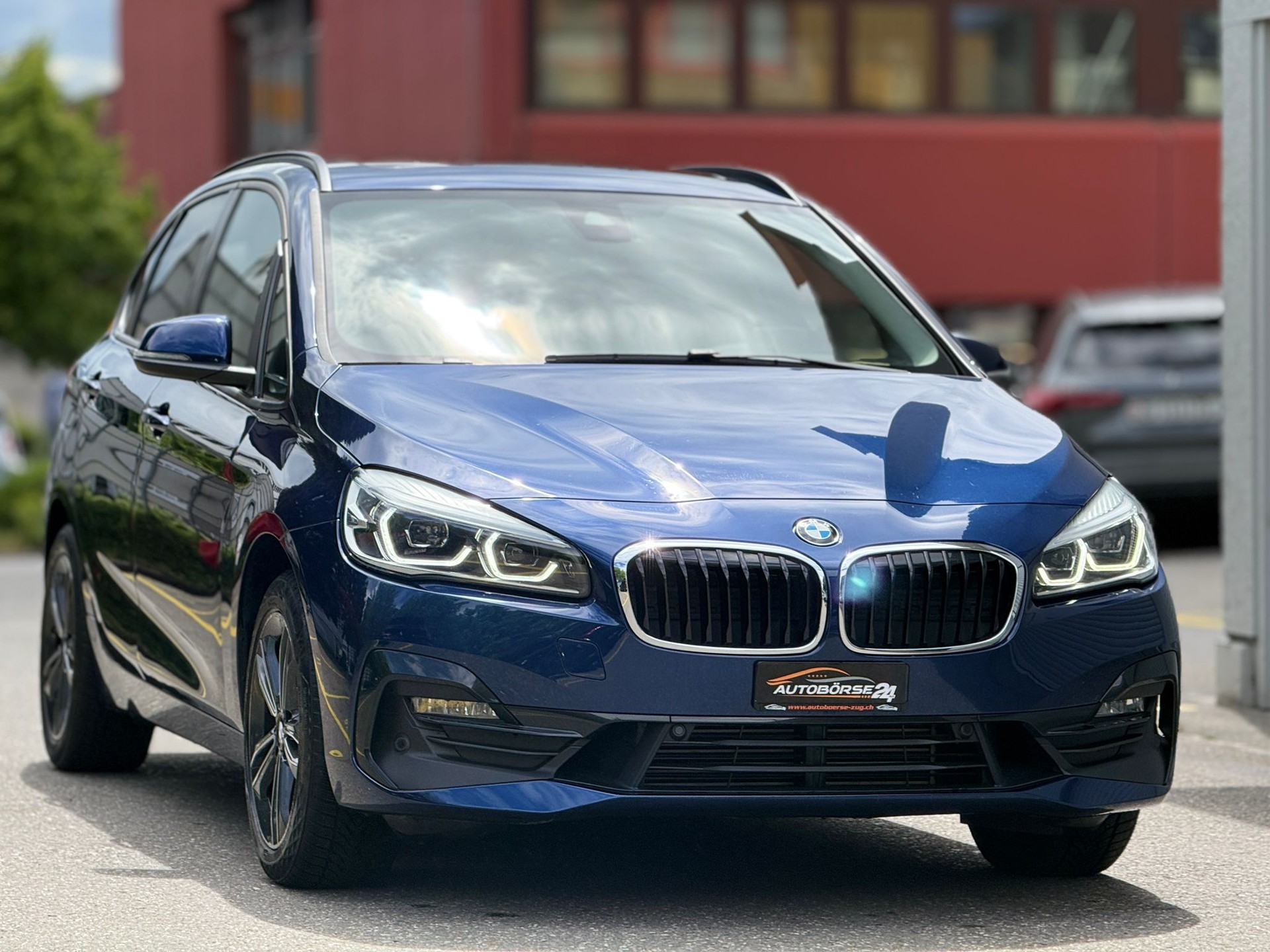 BMW 218d xDrive Active Tourer-showroom-element-1