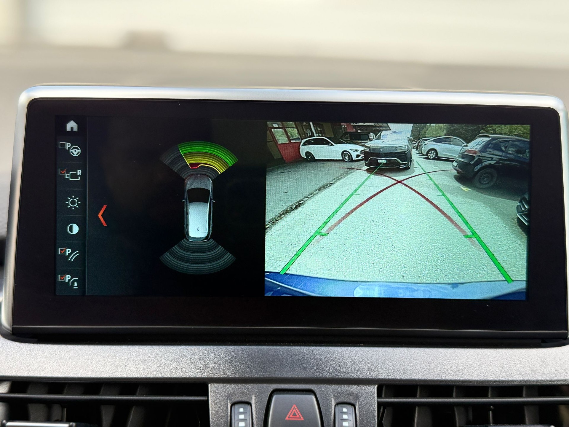 BMW 218d xDrive Active Tourer-image-16