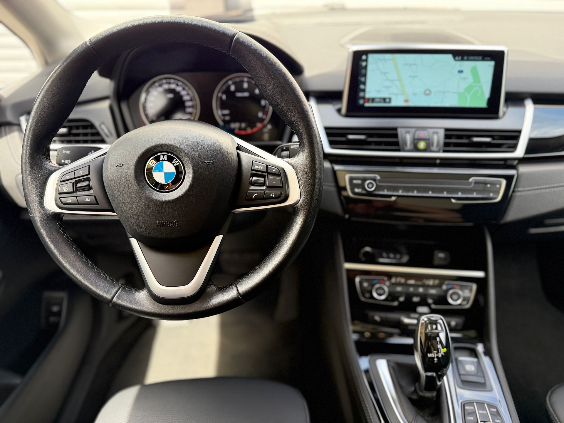 BMW 218d xDrive Active Tourer-image-14