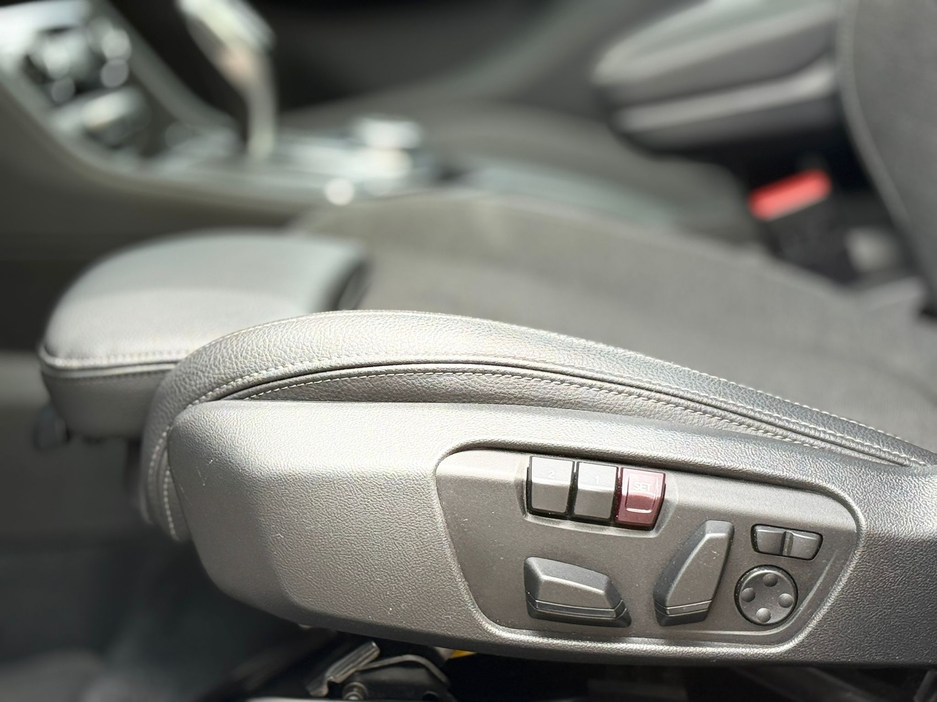 BMW 218d xDrive Active Tourer-image-11