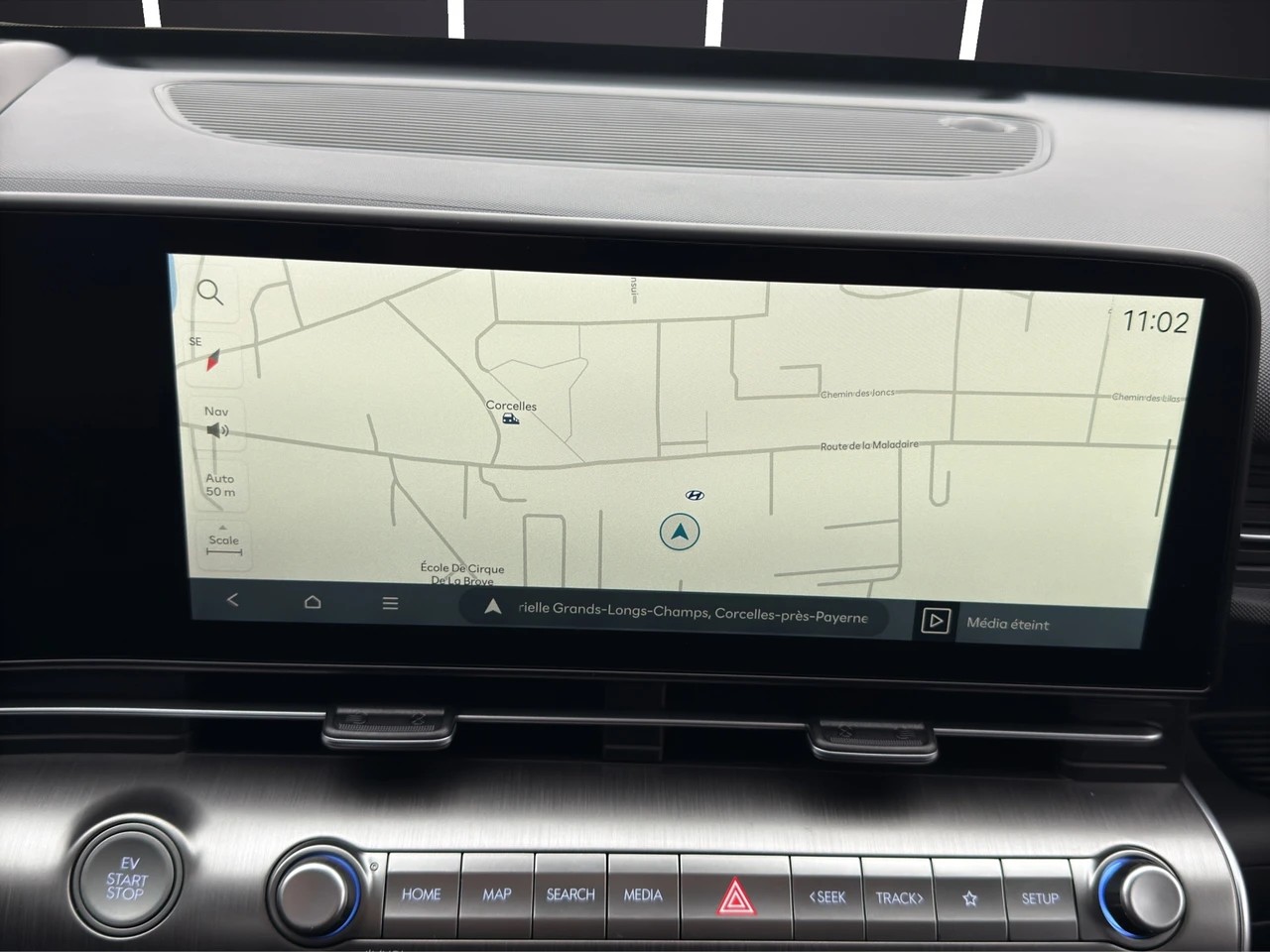 HYUNDAI Kona EV 65.4 kWh Amplia-image-12