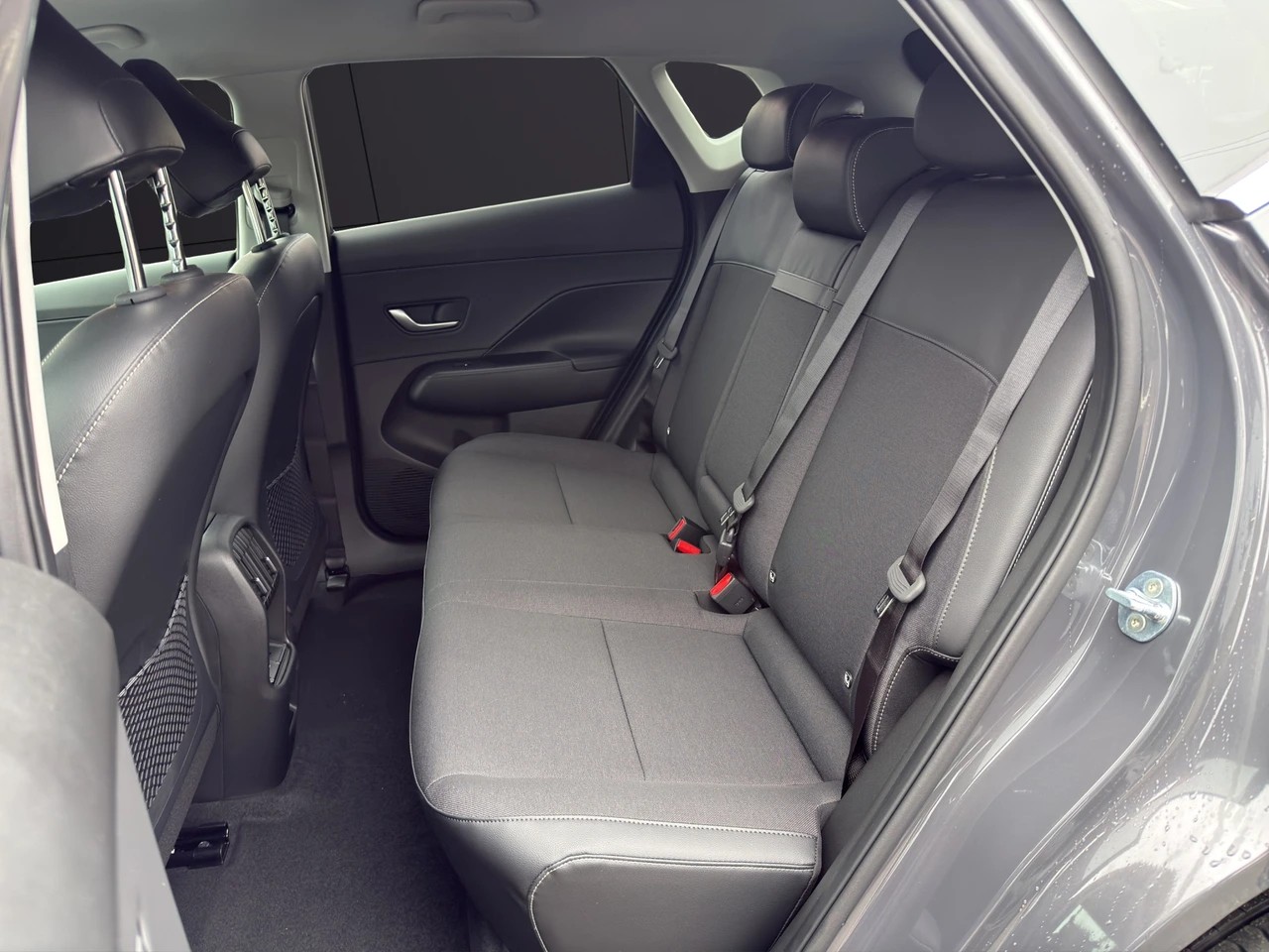 HYUNDAI Kona EV 65.4 kWh Amplia-image-14