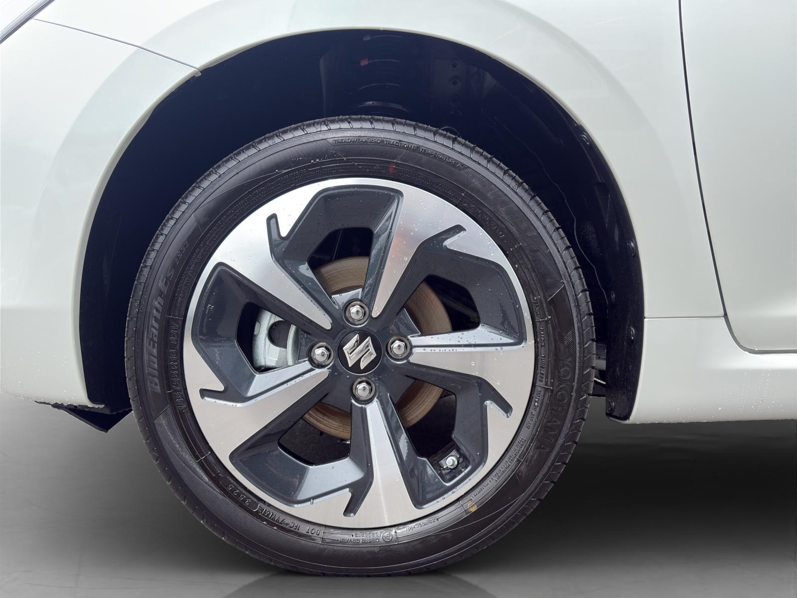 SUZUKI Swift 1.2 Sakura Top Hybrid 4x4-image-8