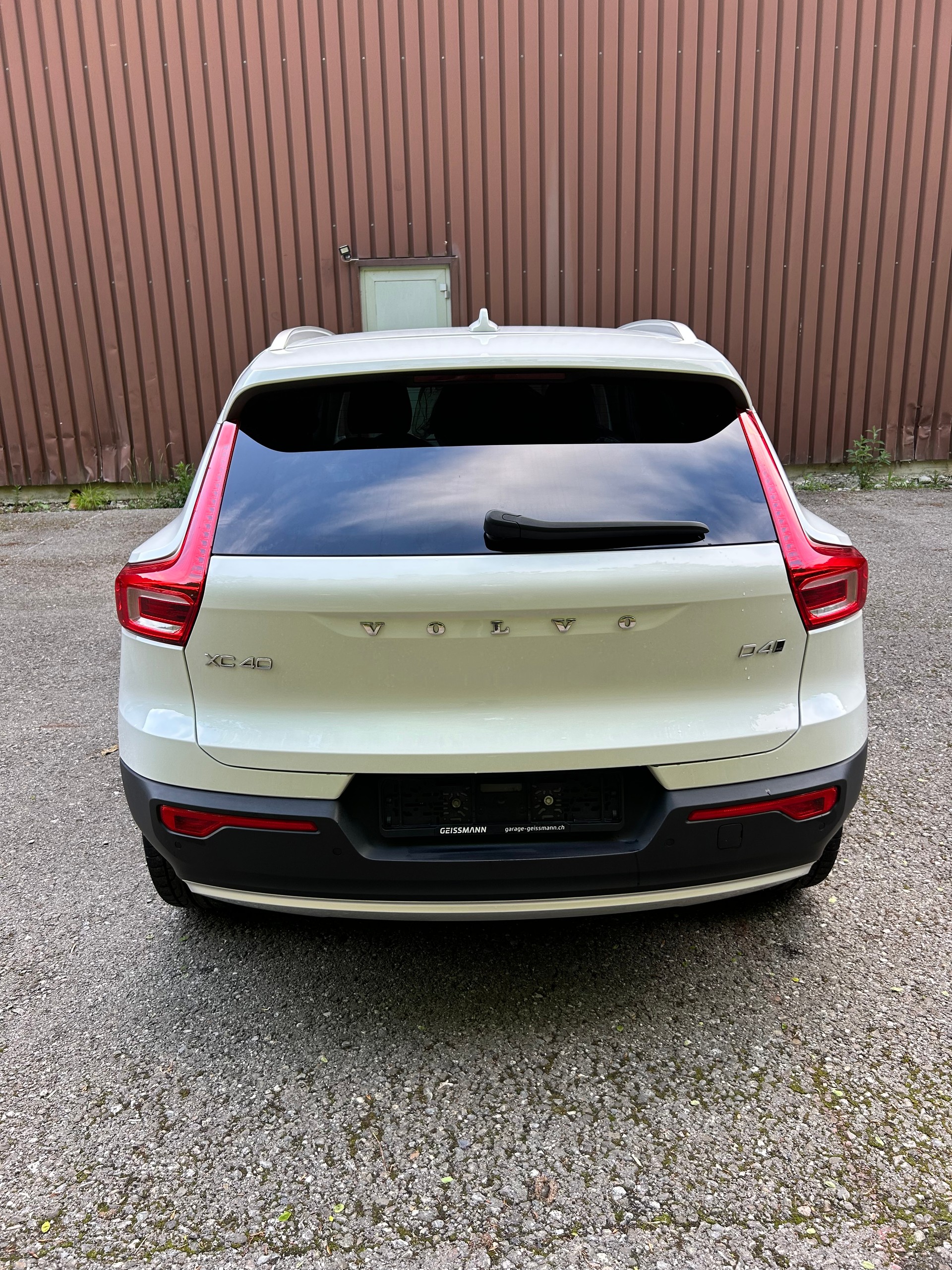 VOLVO XC40 D4 AWD Momentum Geartronic-image-7