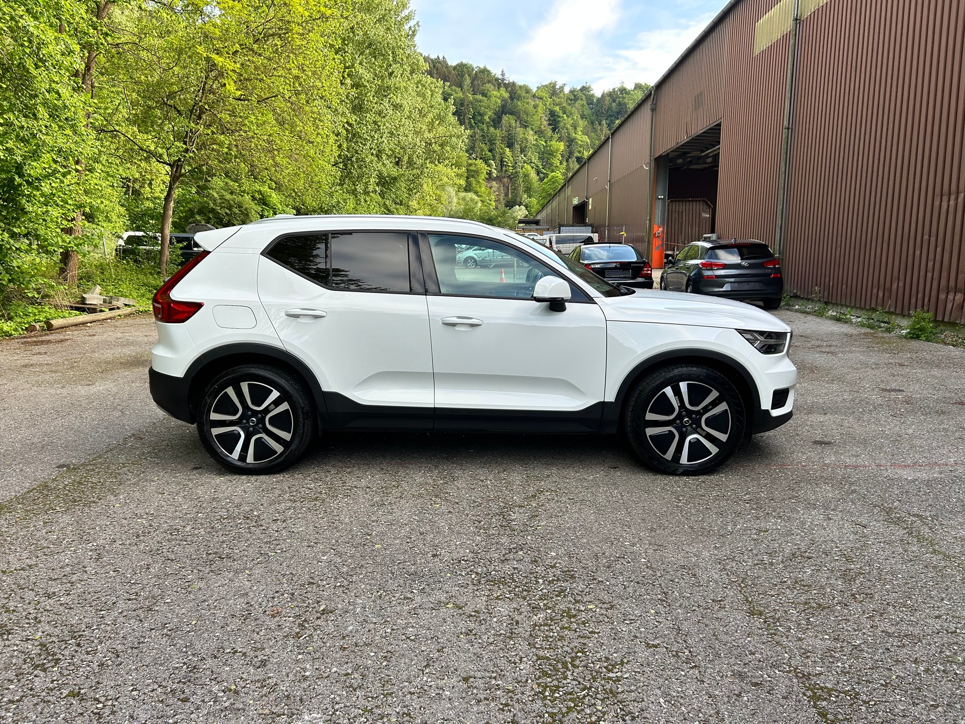 VOLVO XC40 D4 AWD Momentum Geartronic-image-4