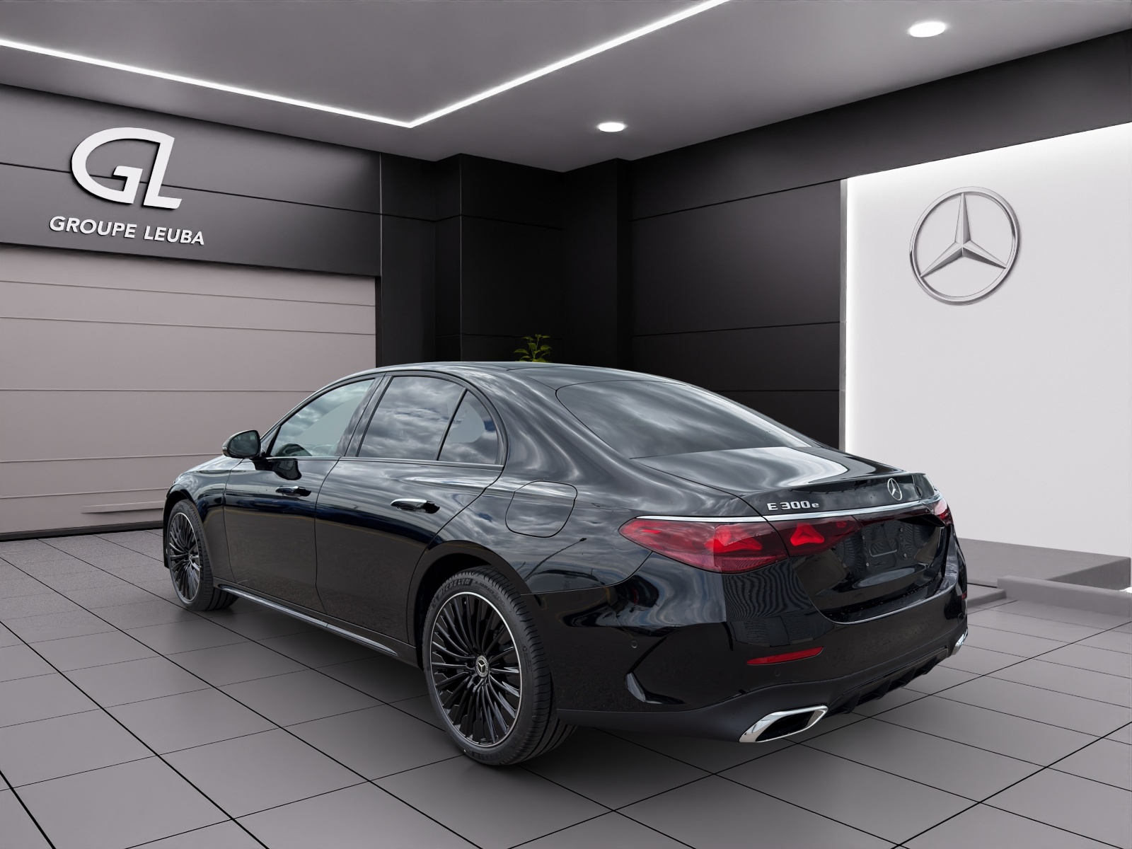 MERCEDES-BENZ E 300 e 4Matic 9G-Tronic-showroom-element-3