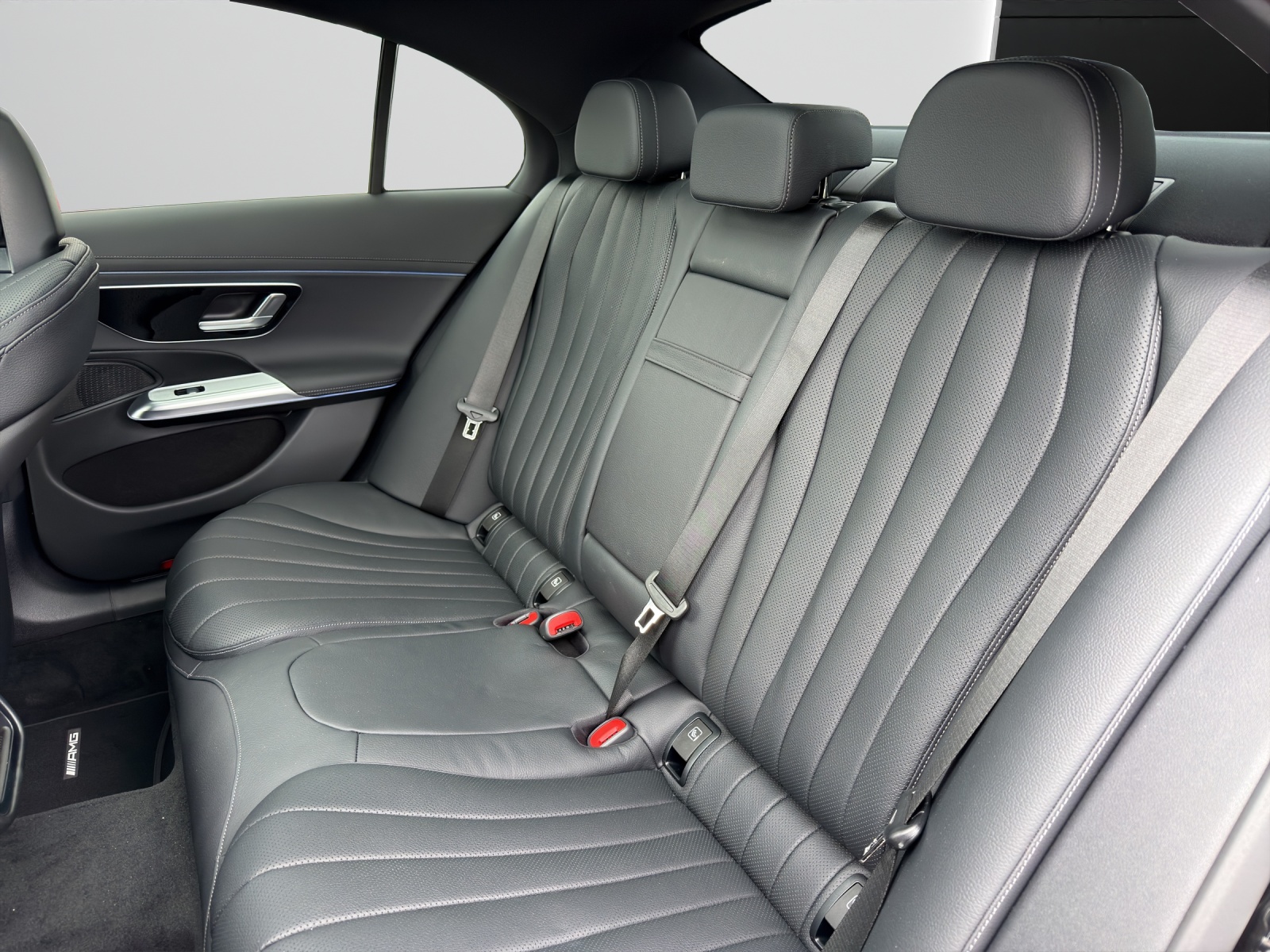 MERCEDES-BENZ E 300 e 4Matic 9G-Tronic-image-14