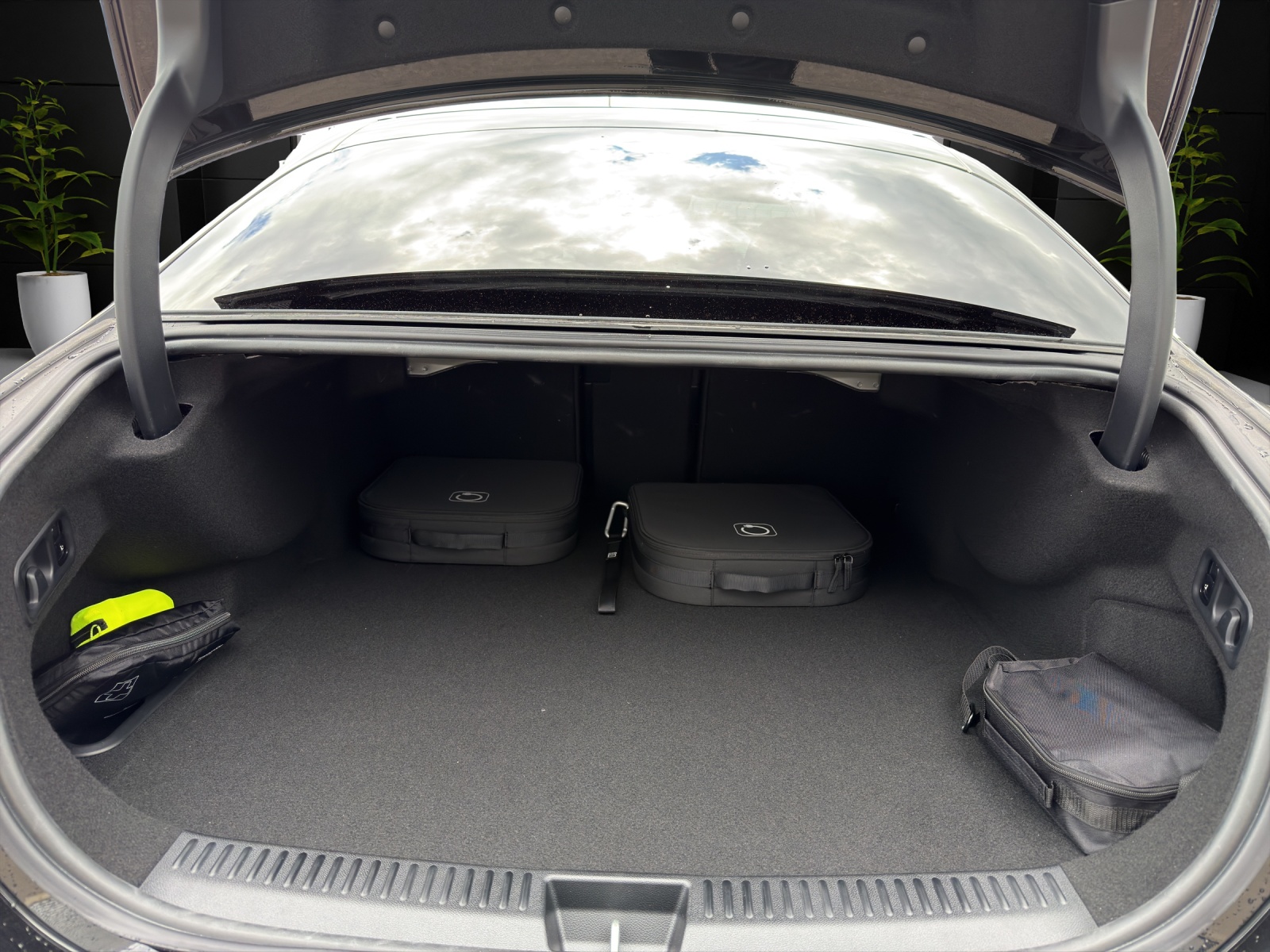 MERCEDES-BENZ E 300 e 4Matic 9G-Tronic-image-15
