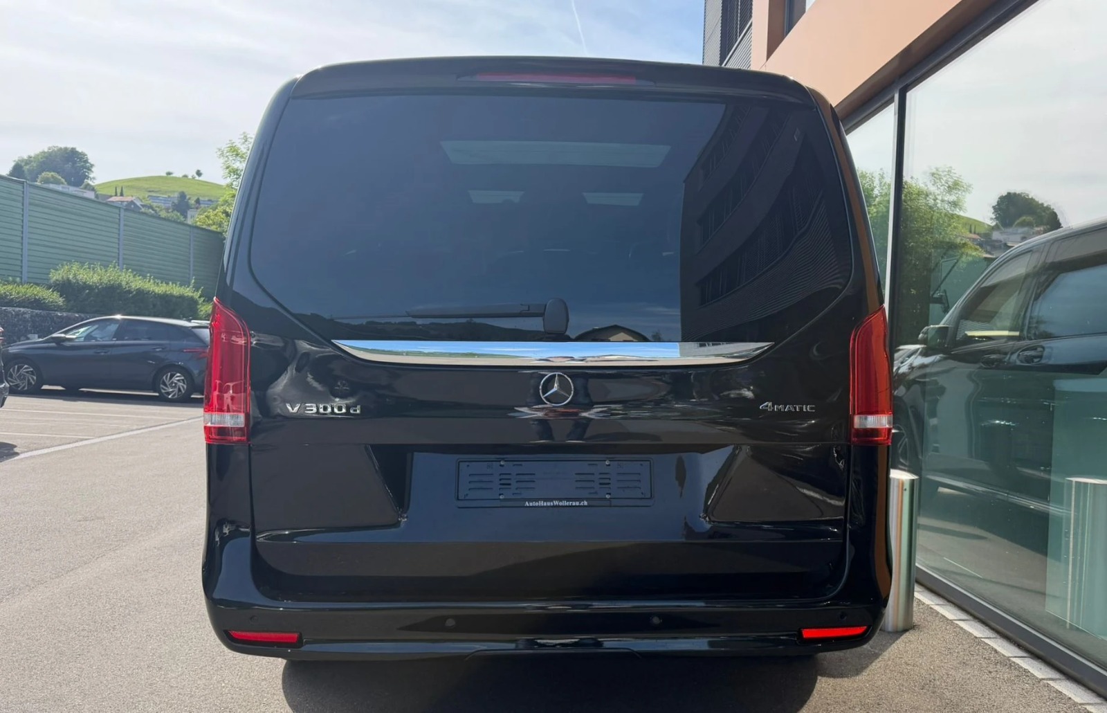 MERCEDES-BENZ V 300 d lang AMG Line Av. 4Matic 9G-Tronic / Pano-Dach + El.-Türen-image-5