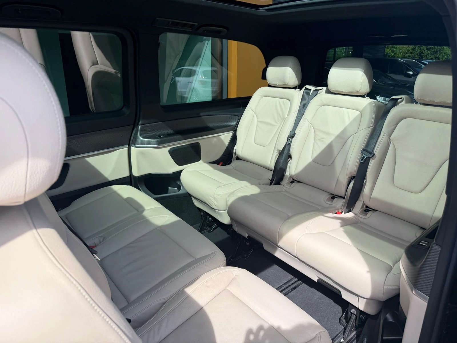 MERCEDES-BENZ V 300 d lang AMG Line Av. 4Matic 9G-Tronic / Pano-Dach + El.-Türen-image-12