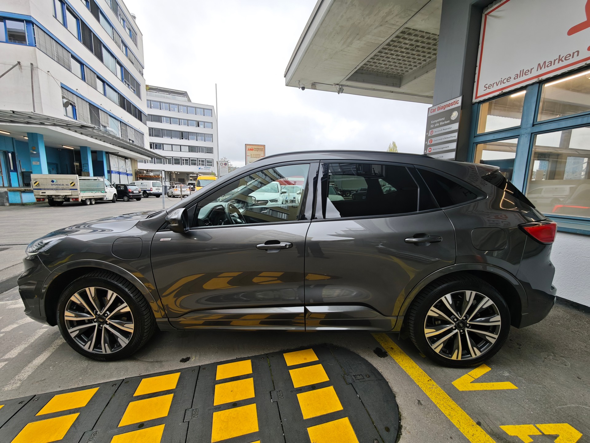 FORD Kuga 2.5 PHEV ST-Line X 2WD-image-5