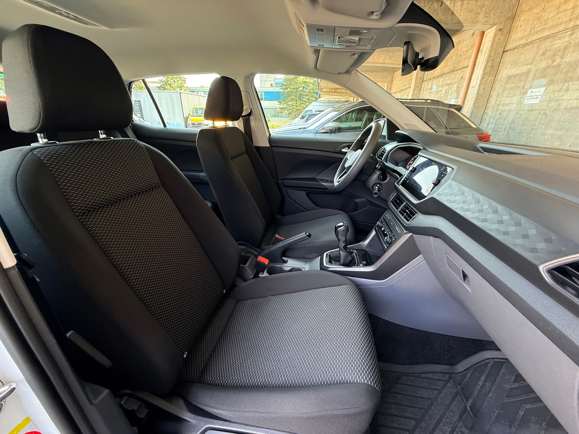 VW T-Cross 1.0 TSI Life-image-17