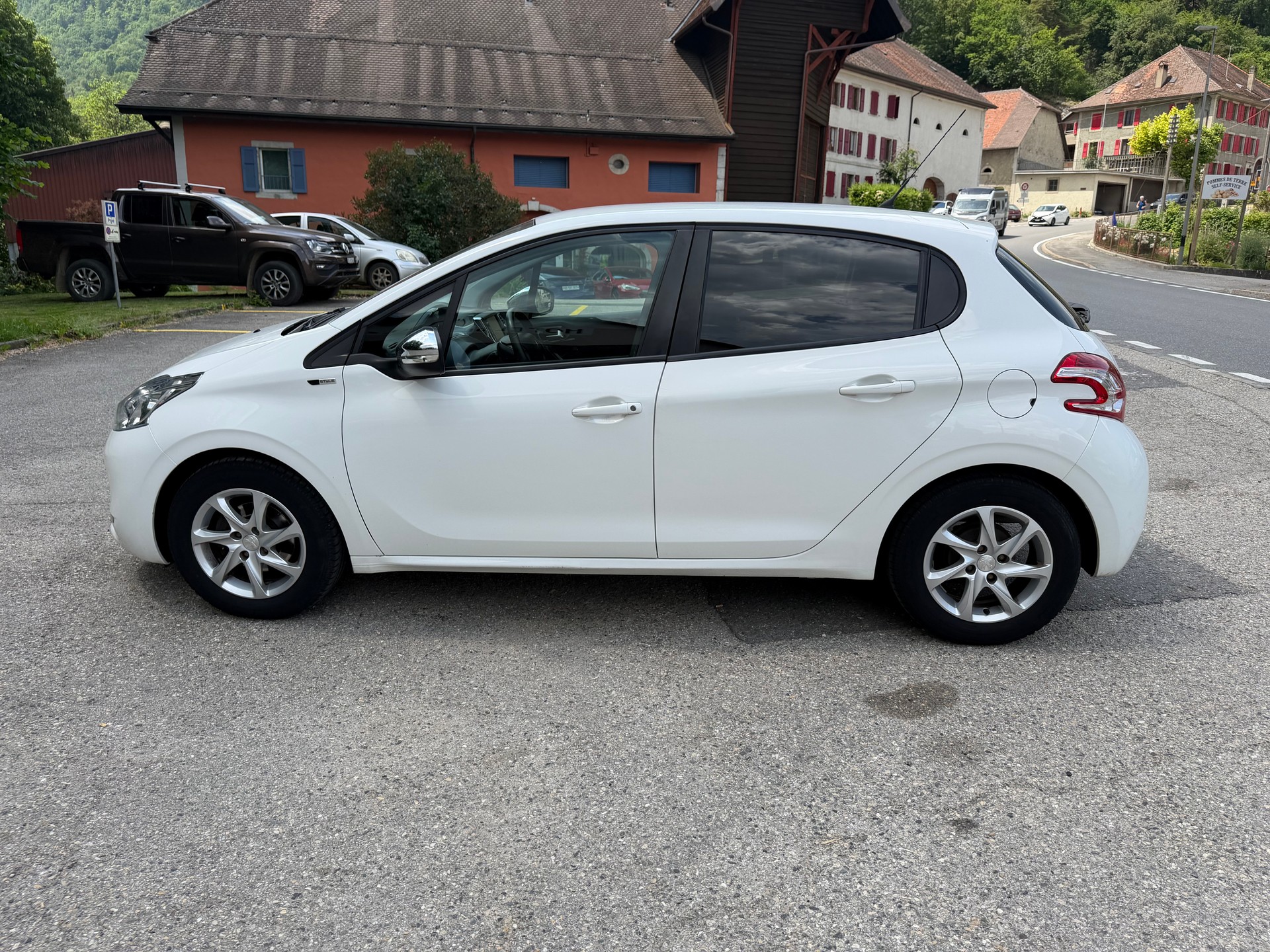PEUGEOT 208 1.2 VTI Active-image-2
