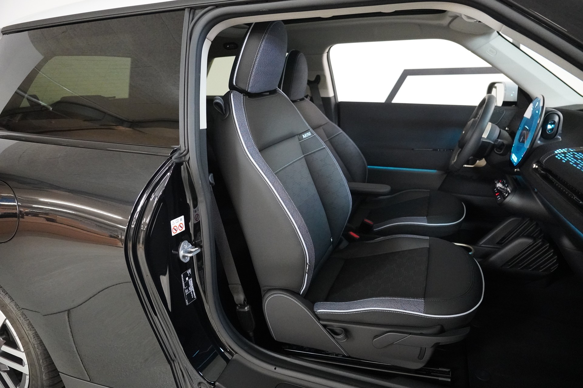 MINI Cooper SE-image-16