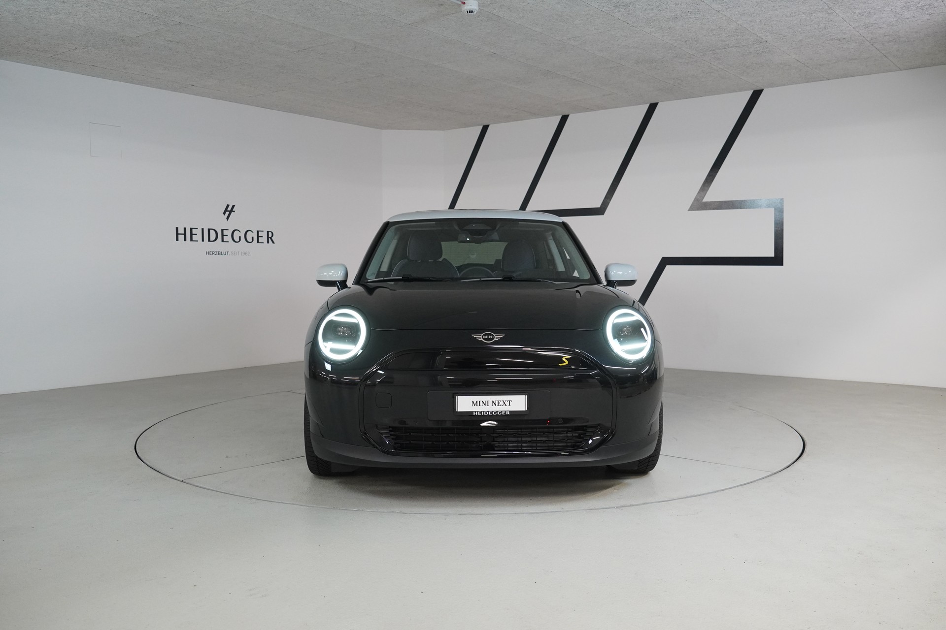 MINI Cooper SE-showroom-element-2