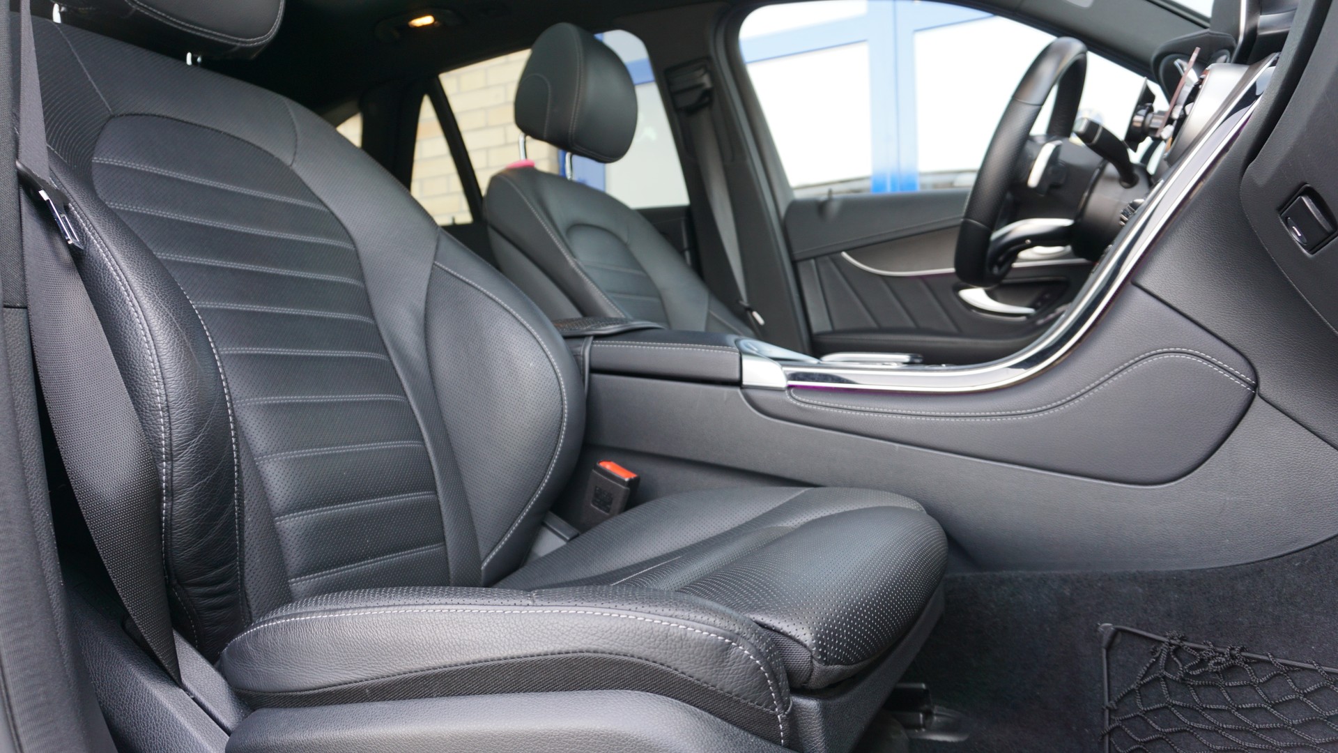 MERCEDES-BENZ GLC 300 AMG Line 4m-image-14