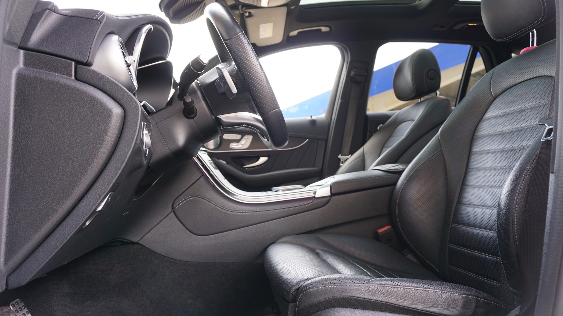 MERCEDES-BENZ GLC 300 AMG Line 4m-image-13