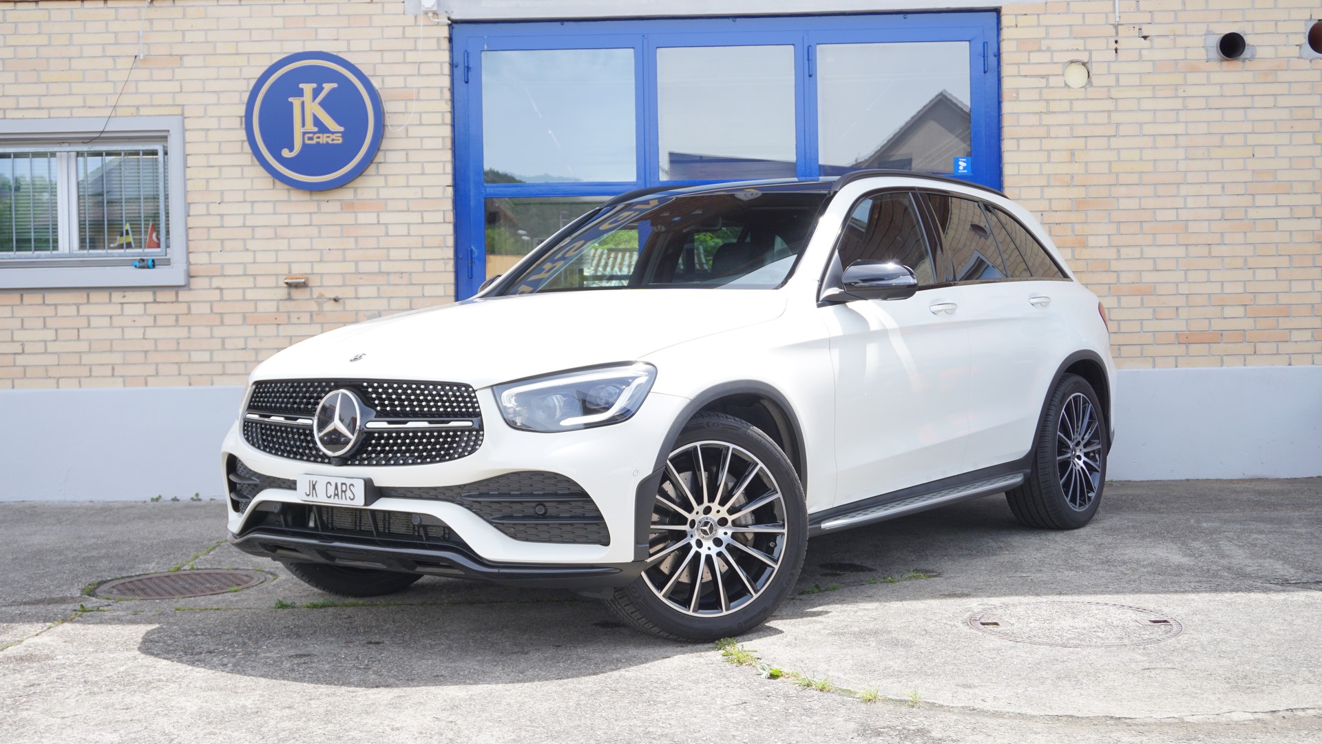 MERCEDES-BENZ GLC 300 AMG Line 4m-showroom-element-1