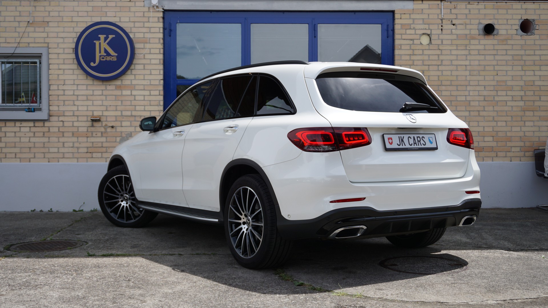 MERCEDES-BENZ GLC 300 AMG Line 4m-image-7