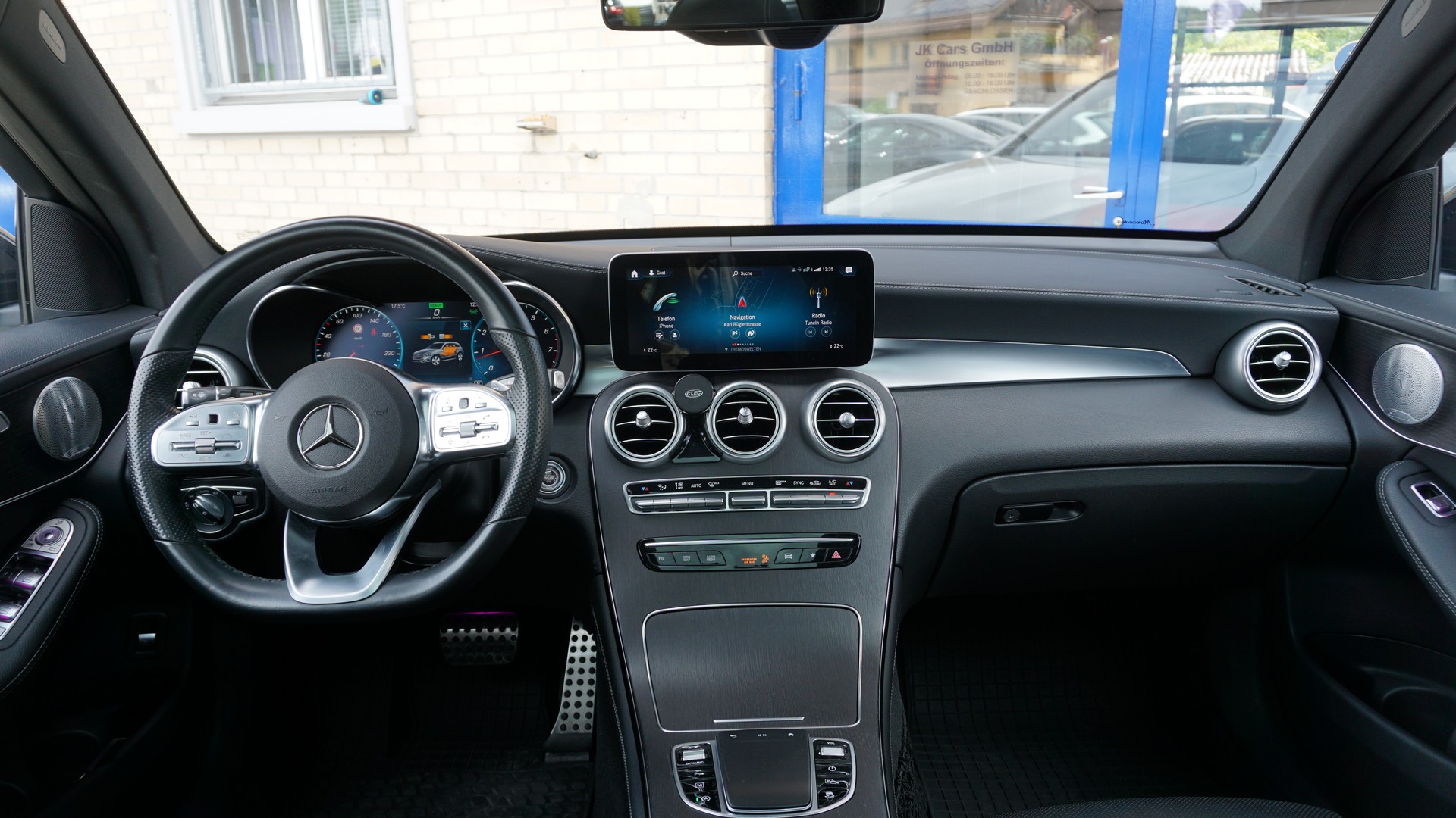 MERCEDES-BENZ GLC 300 AMG Line 4m-image-12