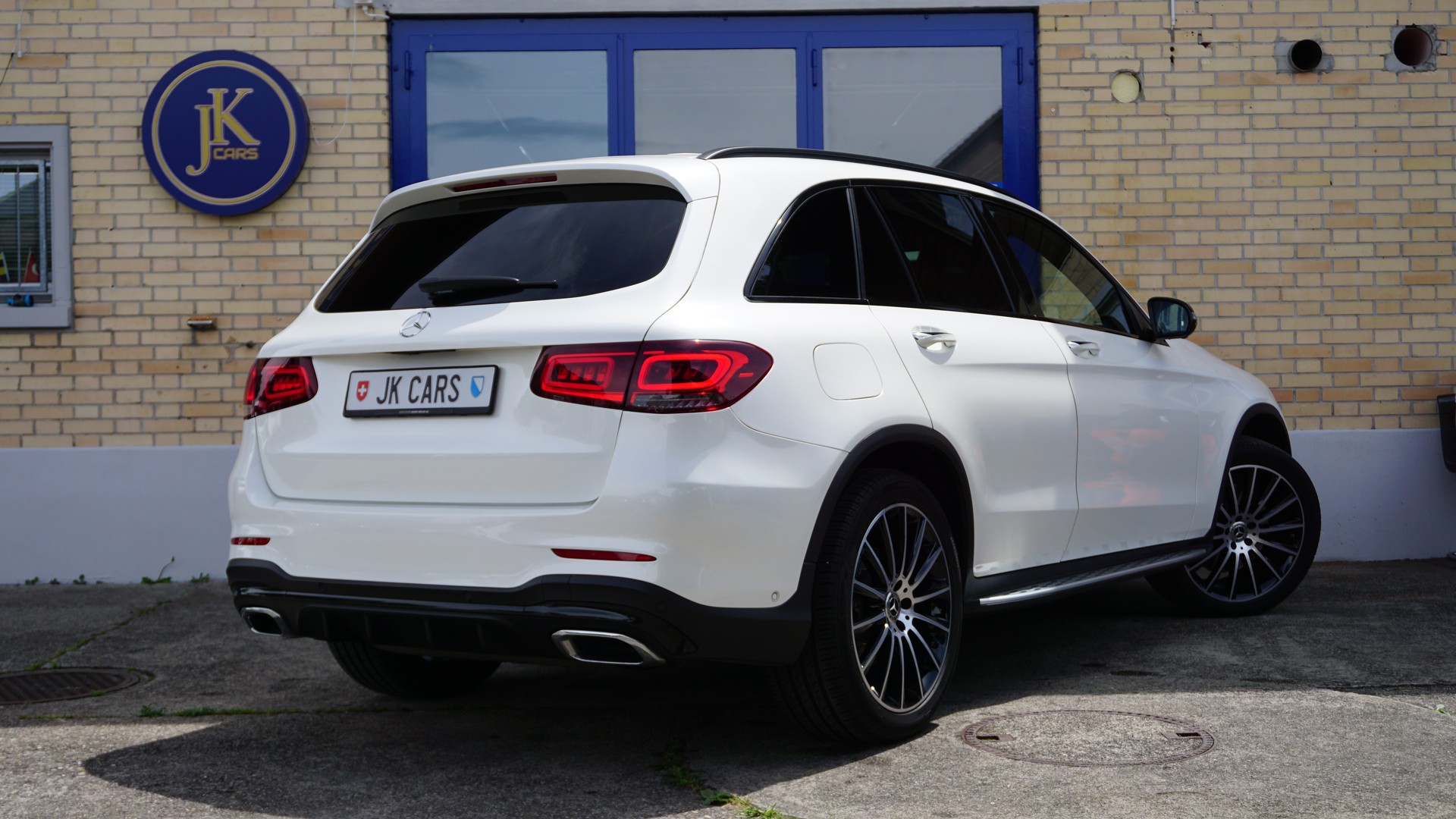 MERCEDES-BENZ GLC 300 AMG Line 4m-image-6