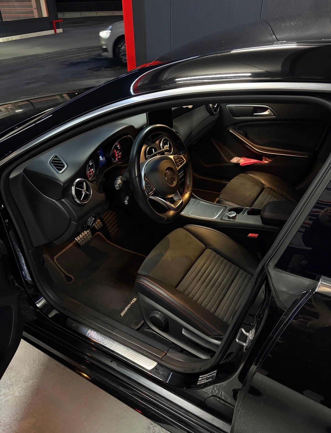 MERCEDES-BENZ CLA 250 AMG Line 4m-image-3