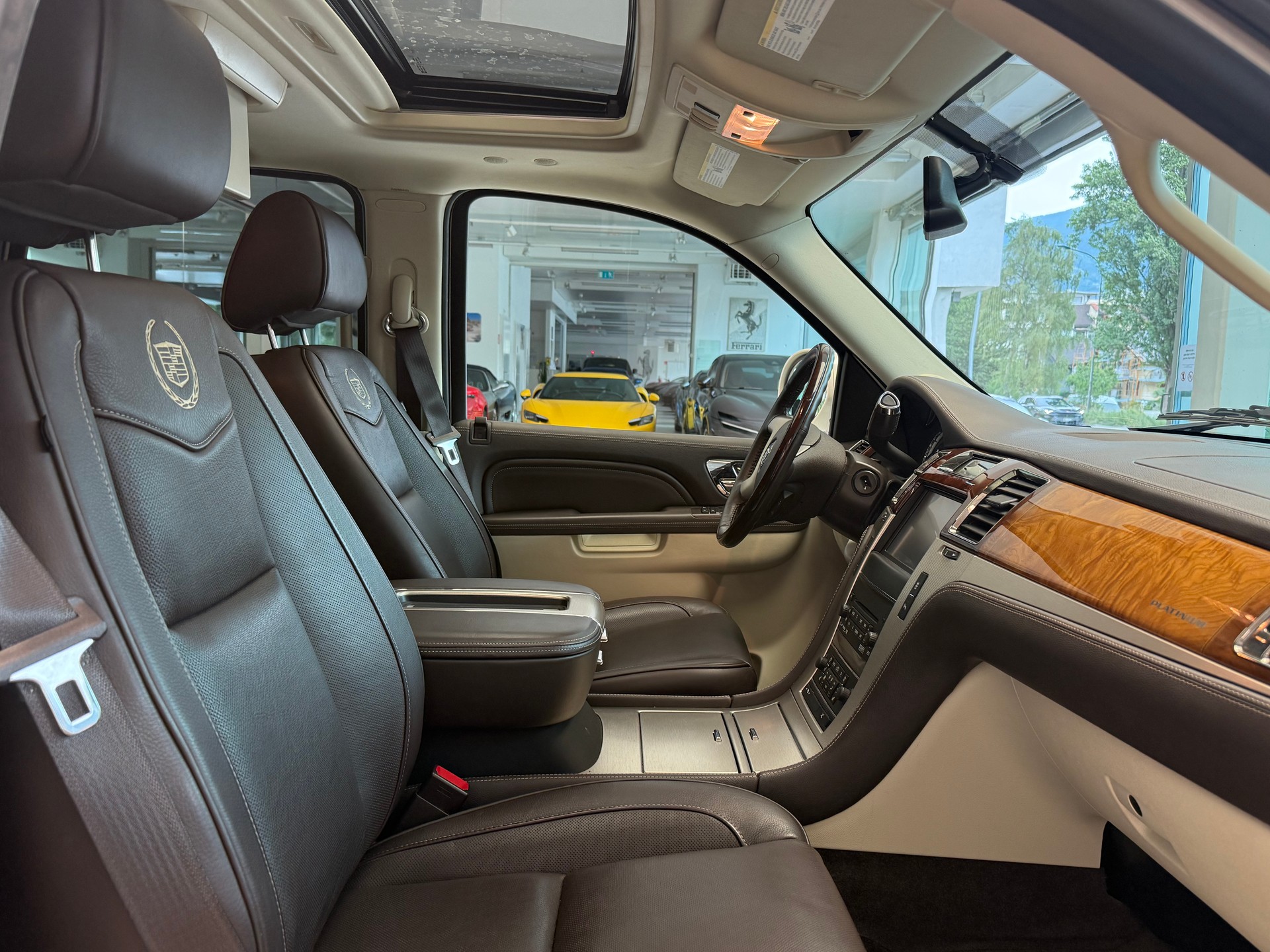 CADILLAC Escalade 6.0 Hybrid Platinum Edition-image-12