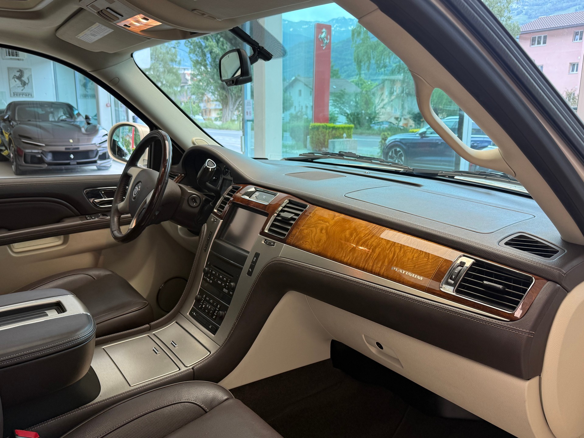 CADILLAC Escalade 6.0 Hybrid Platinum Edition-image-11