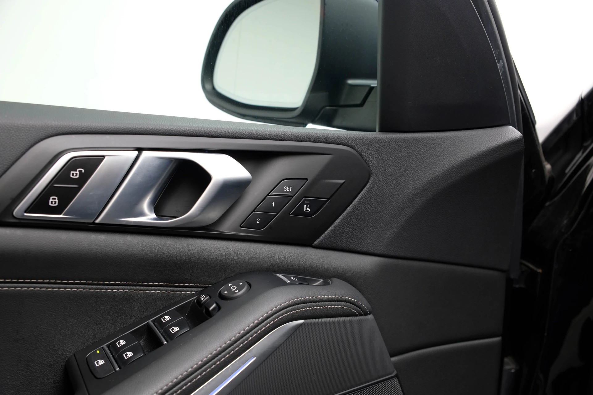 BMW X5 xDrive 48V 40i Steptronic-image-30
