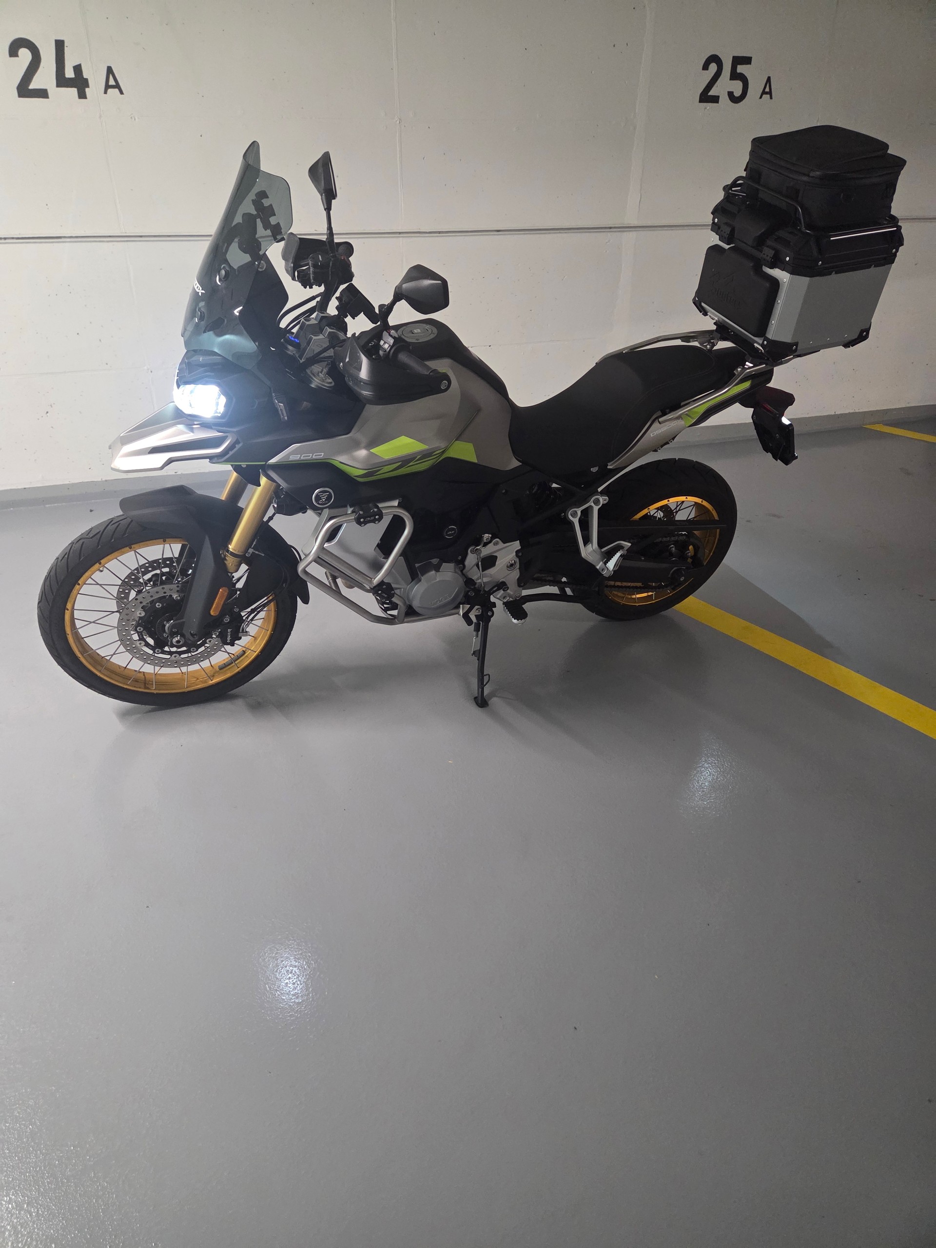 VOGE 900DSX-image-0