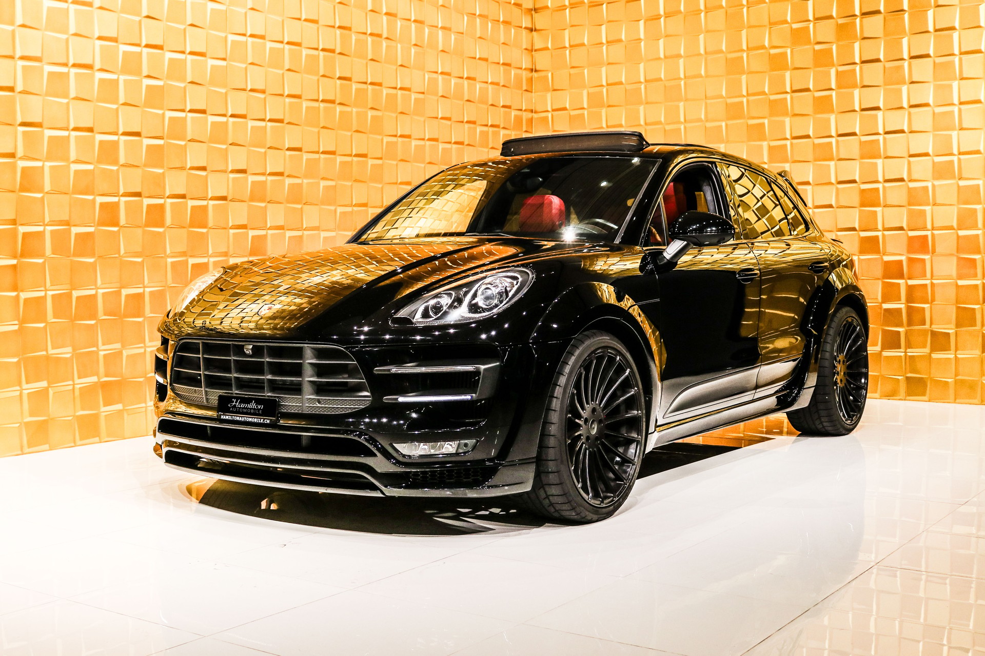 PORSCHE Macan Turbo PDK-showroom-element-3