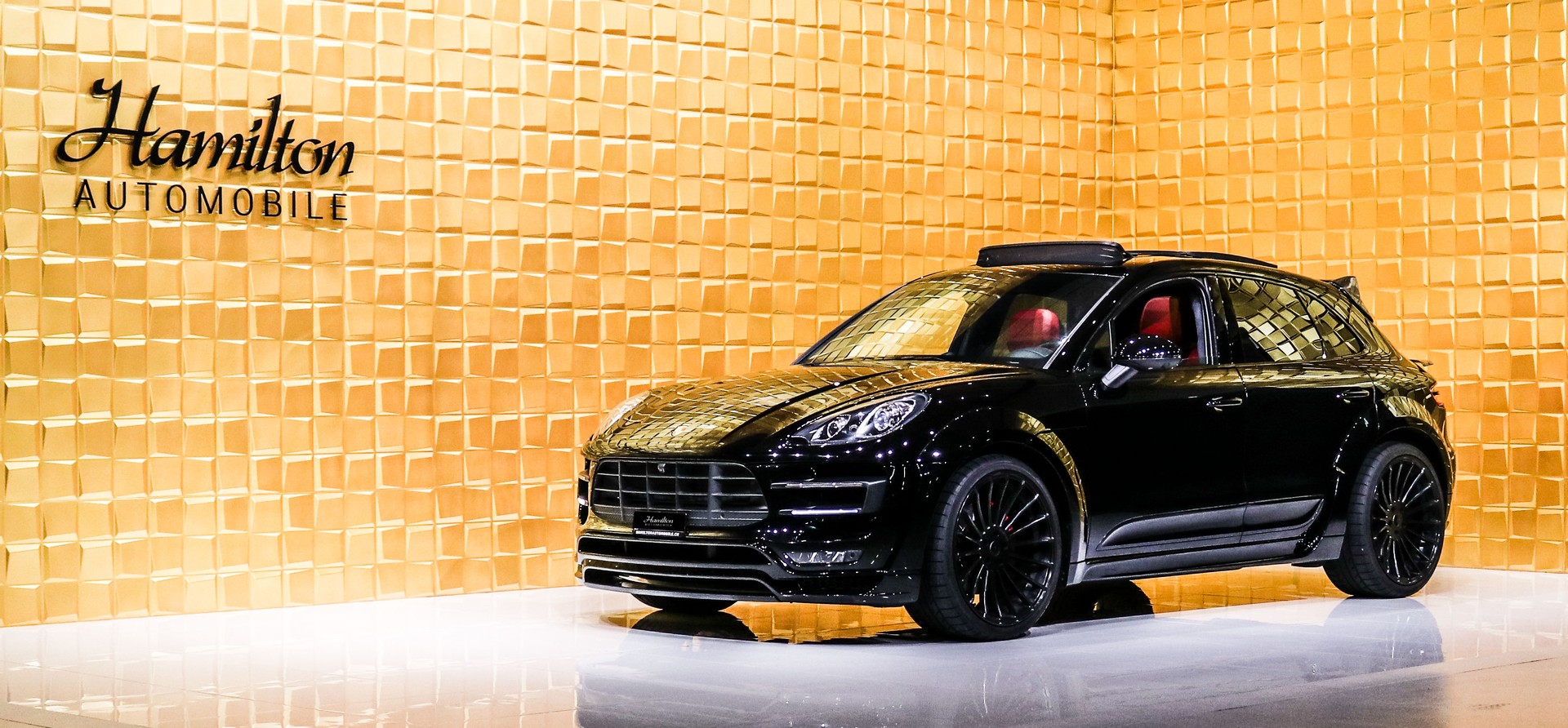 PORSCHE Macan Turbo PDK-showroom-element-1