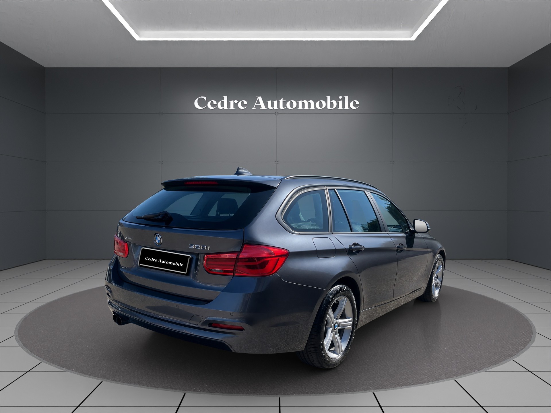 BMW 320i xDrive Touring Steptronic-showroom-element-3