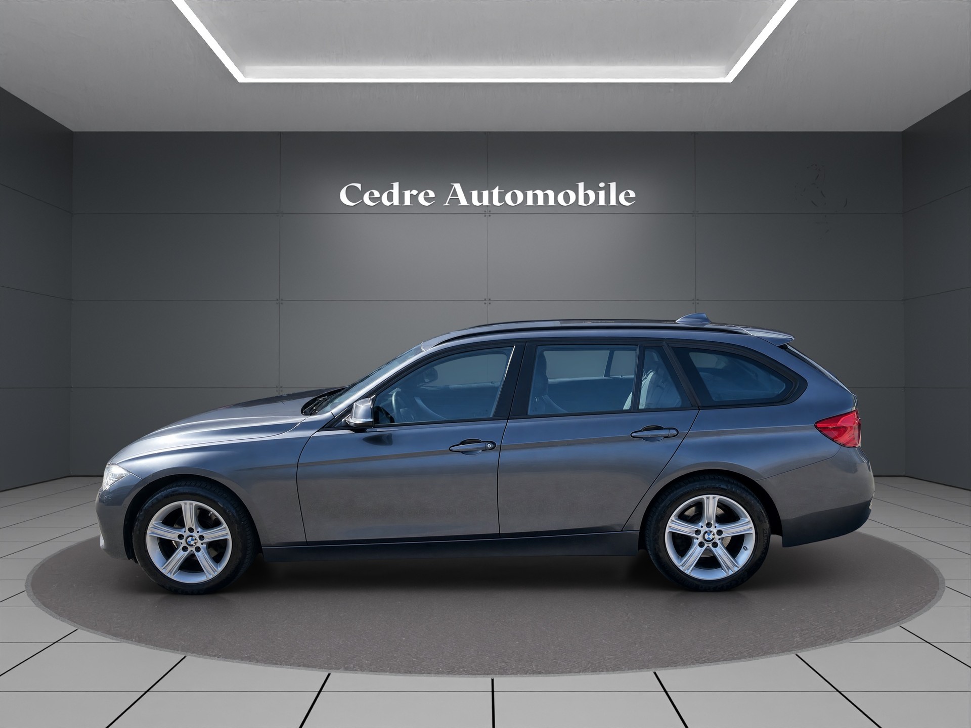BMW 320i xDrive Touring Steptronic-showroom-element-2