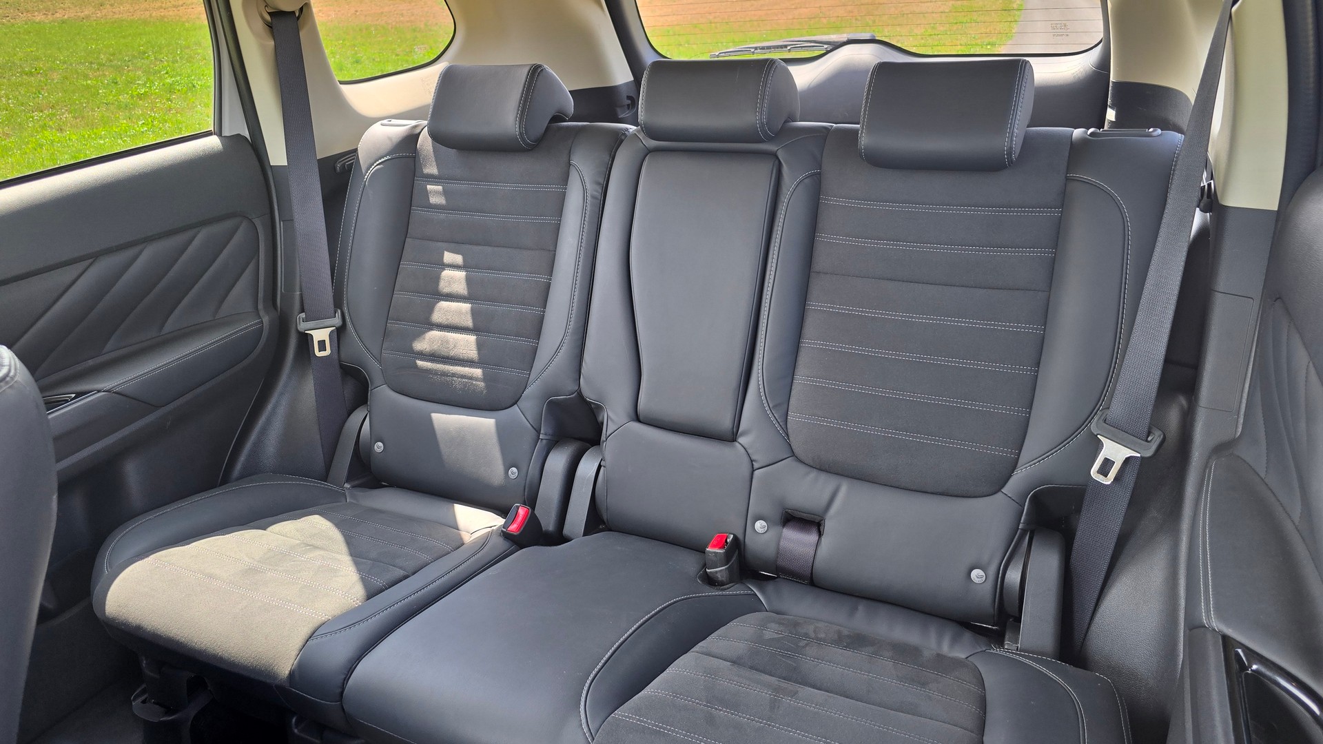 MITSUBISHI Outlander 2.0 PHEV Style 4WD Automatic-image-12
