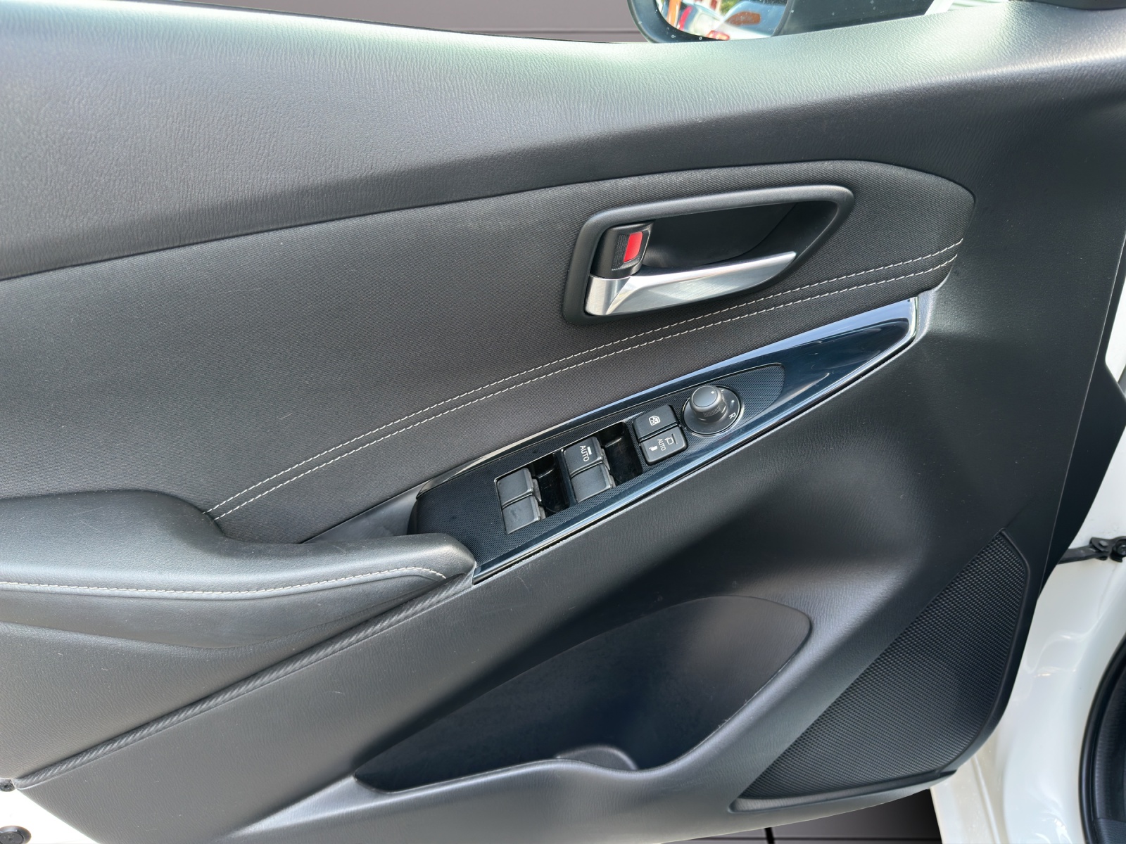 MAZDA 2 SKYACTIV-G 115 Revolution-image-13