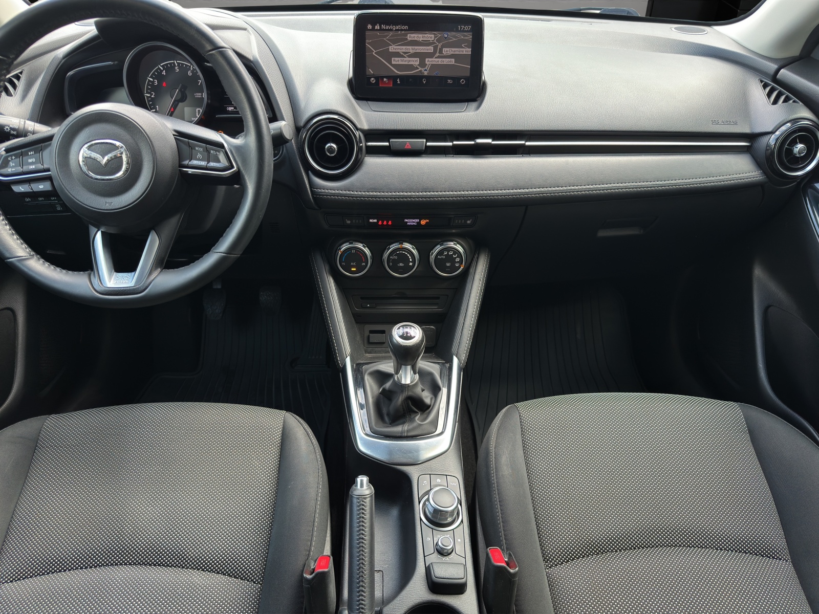 MAZDA 2 SKYACTIV-G 115 Revolution-image-9