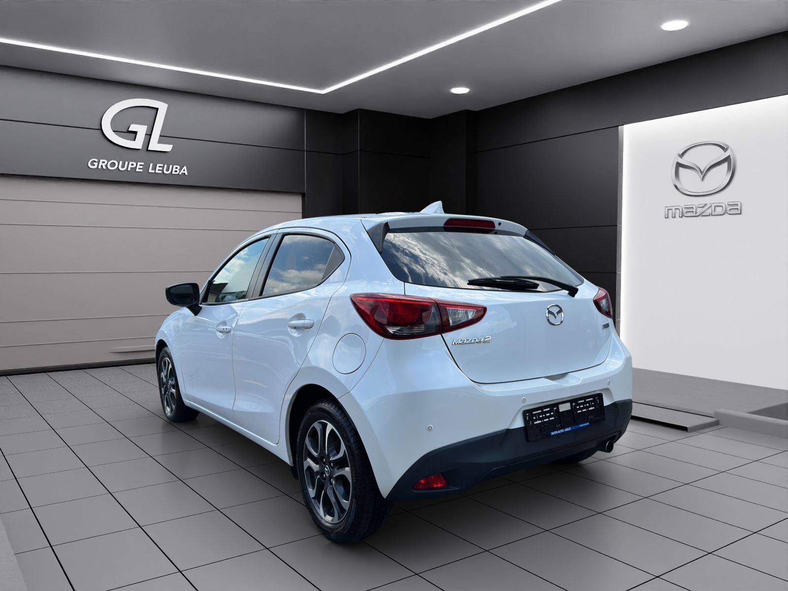 MAZDA 2 SKYACTIV-G 115 Revolution-showroom-element-3