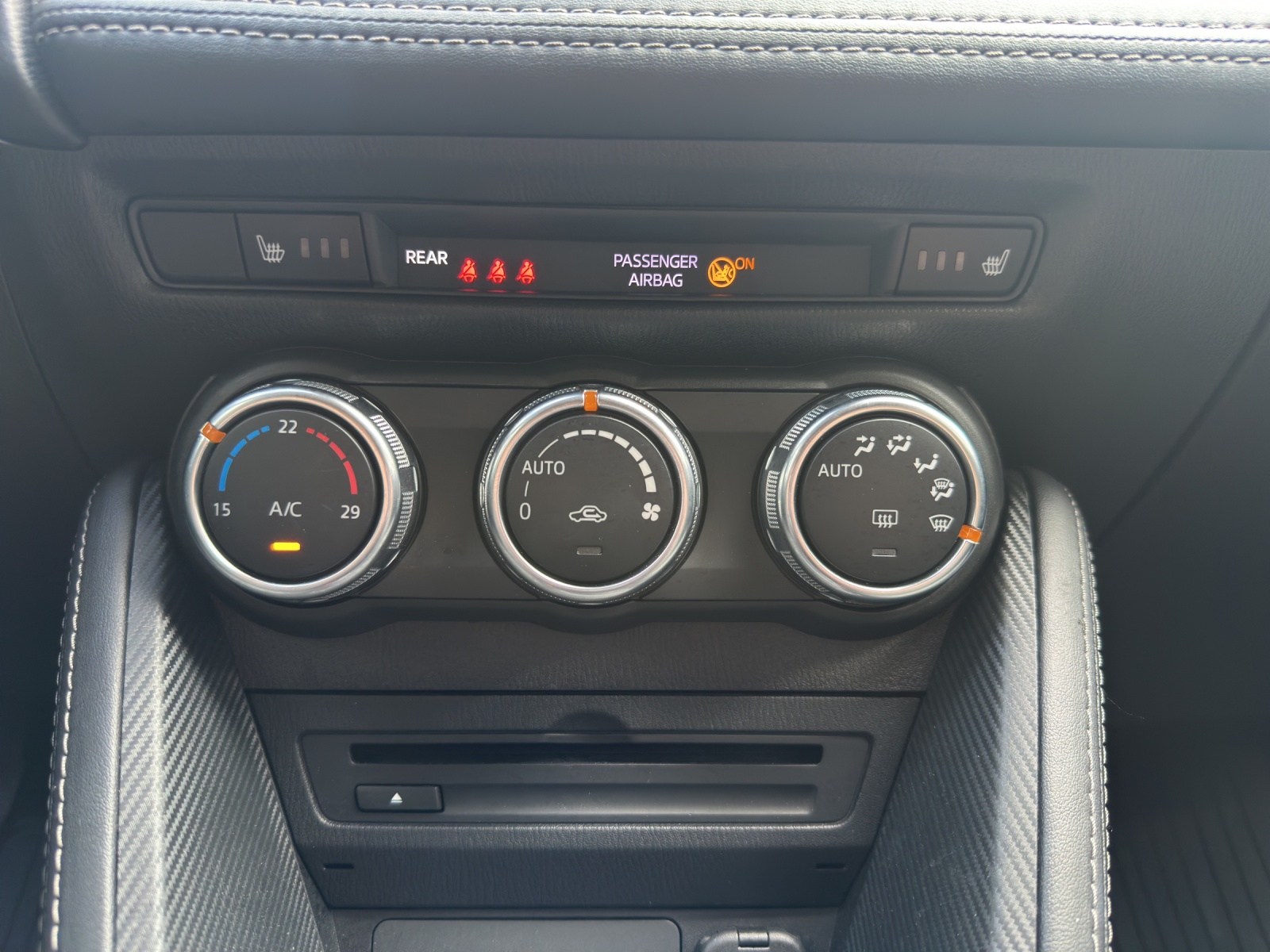 MAZDA 2 SKYACTIV-G 115 Revolution-image-12