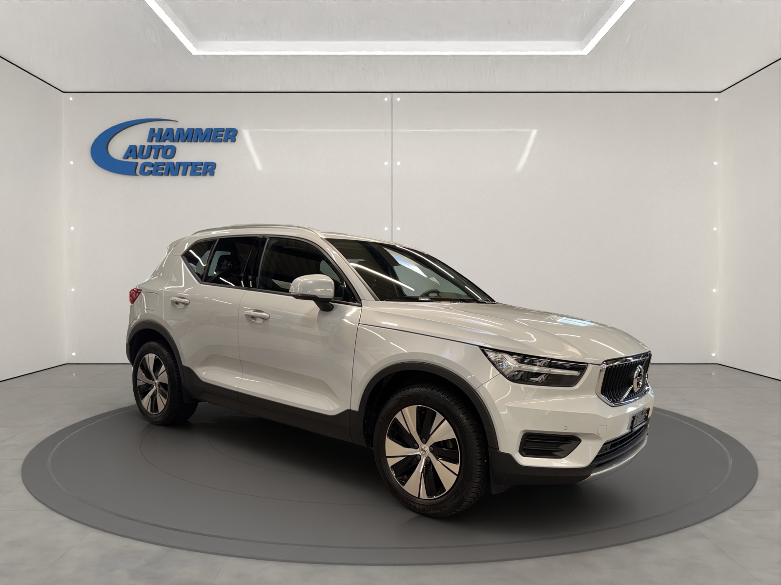VOLVO XC40 1.5 T2 Momentum-image-6