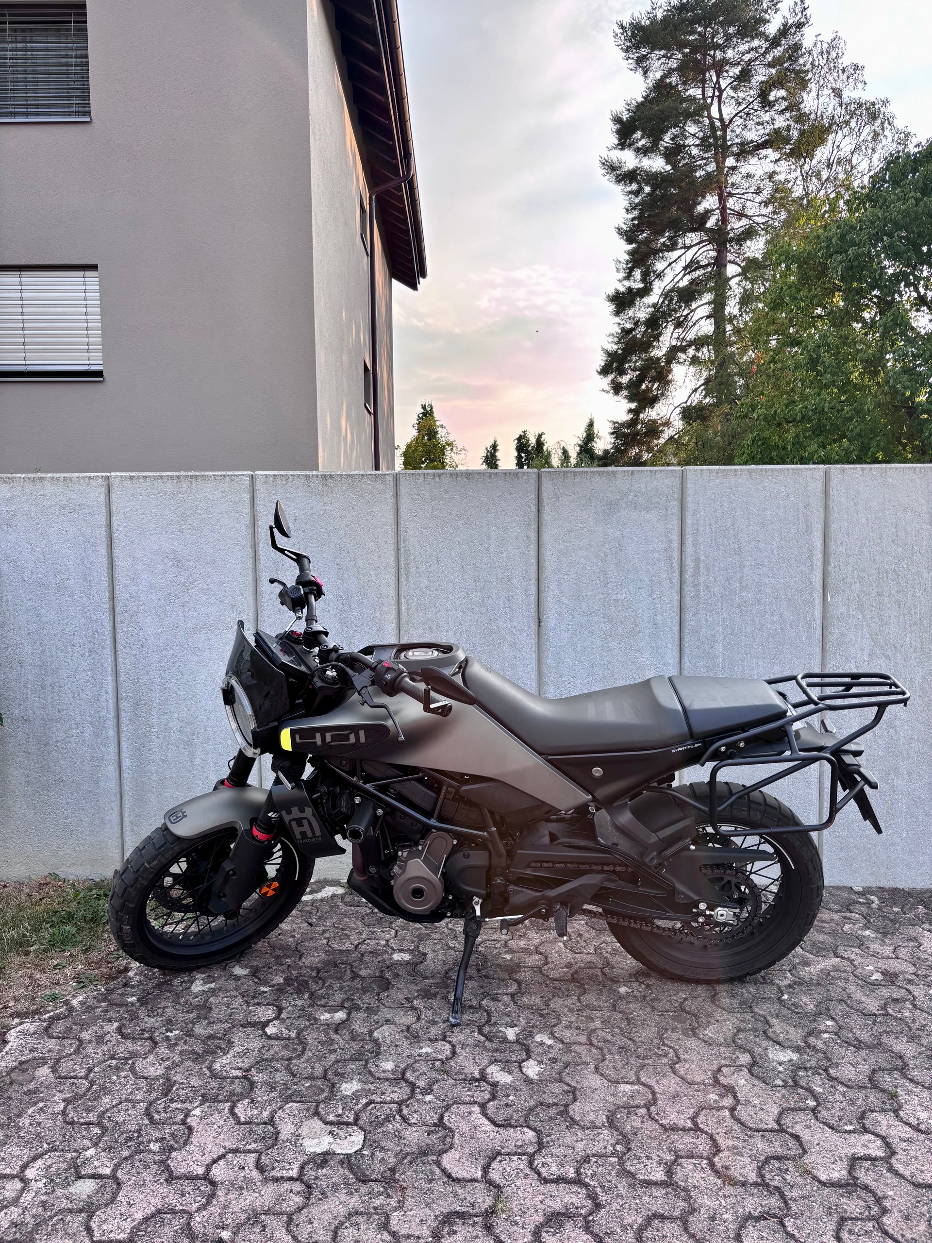 HUSQVARNA Svartpilen 401-image-4