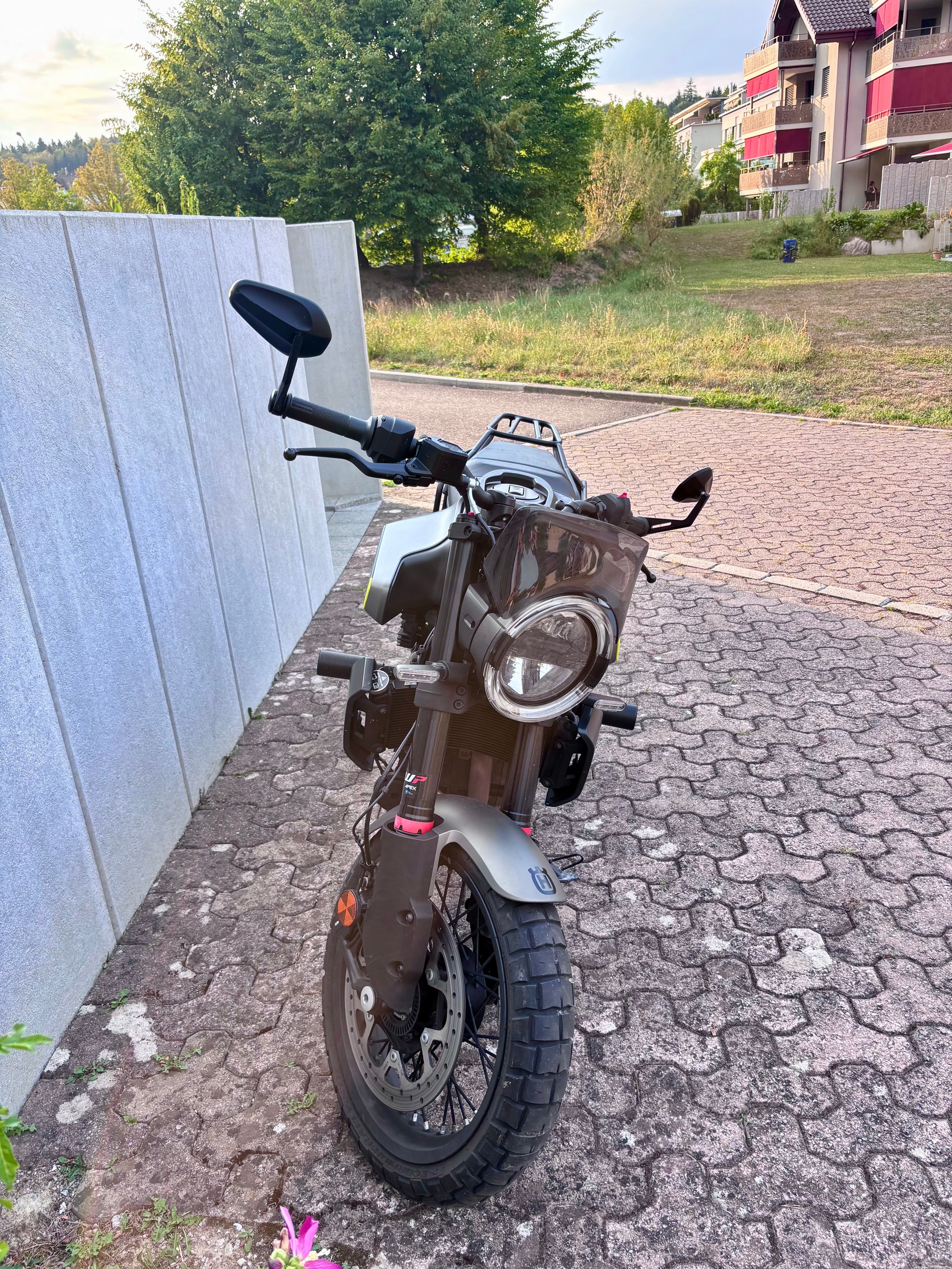 HUSQVARNA Svartpilen 401-image-2