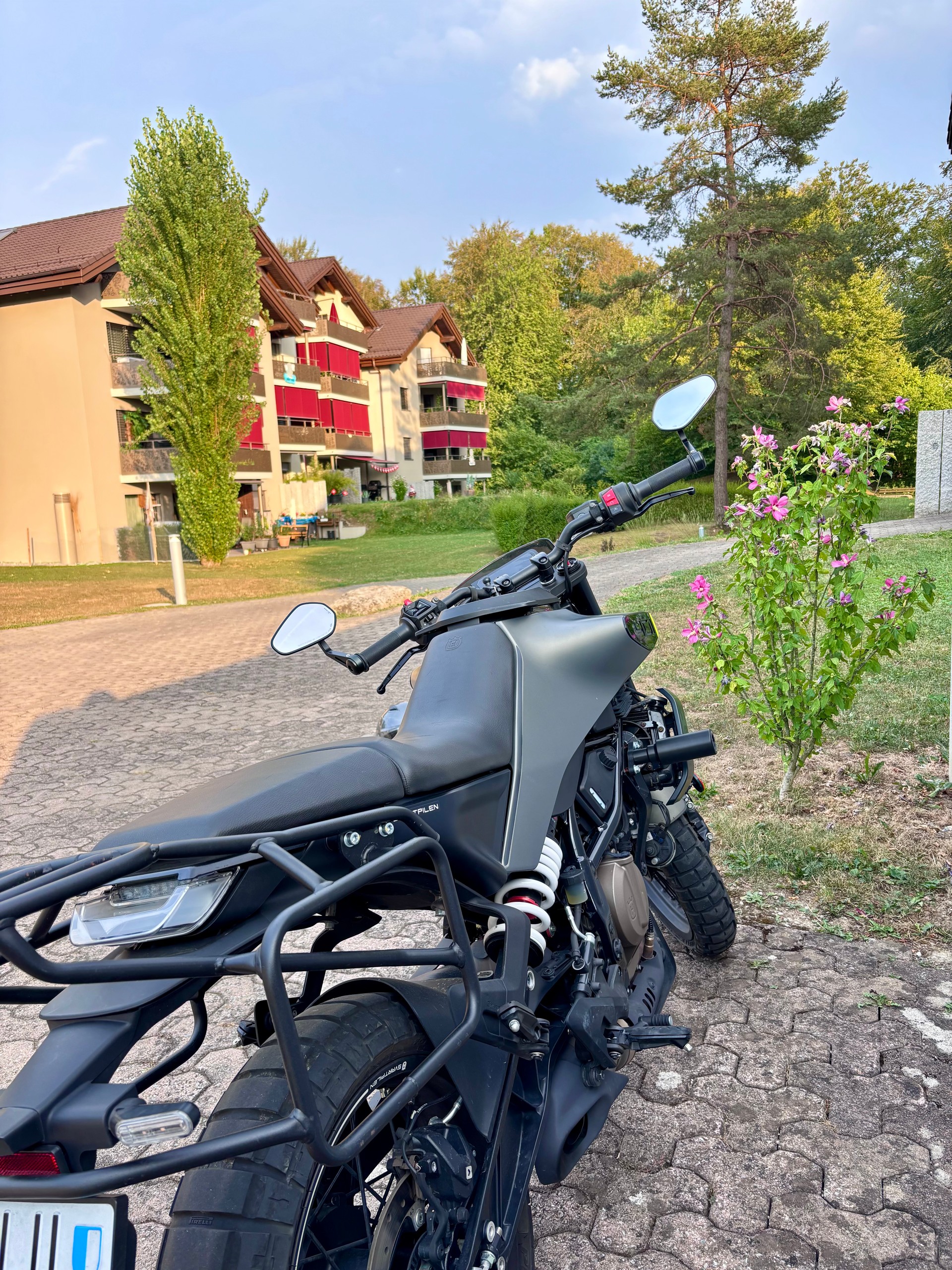 HUSQVARNA Svartpilen 401-image-1