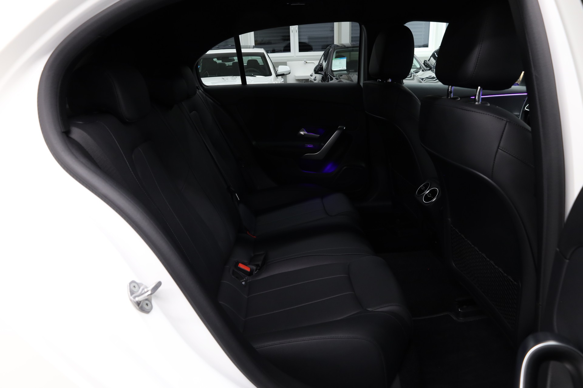 MERCEDES-BENZ A 250 e Progressive-image-26