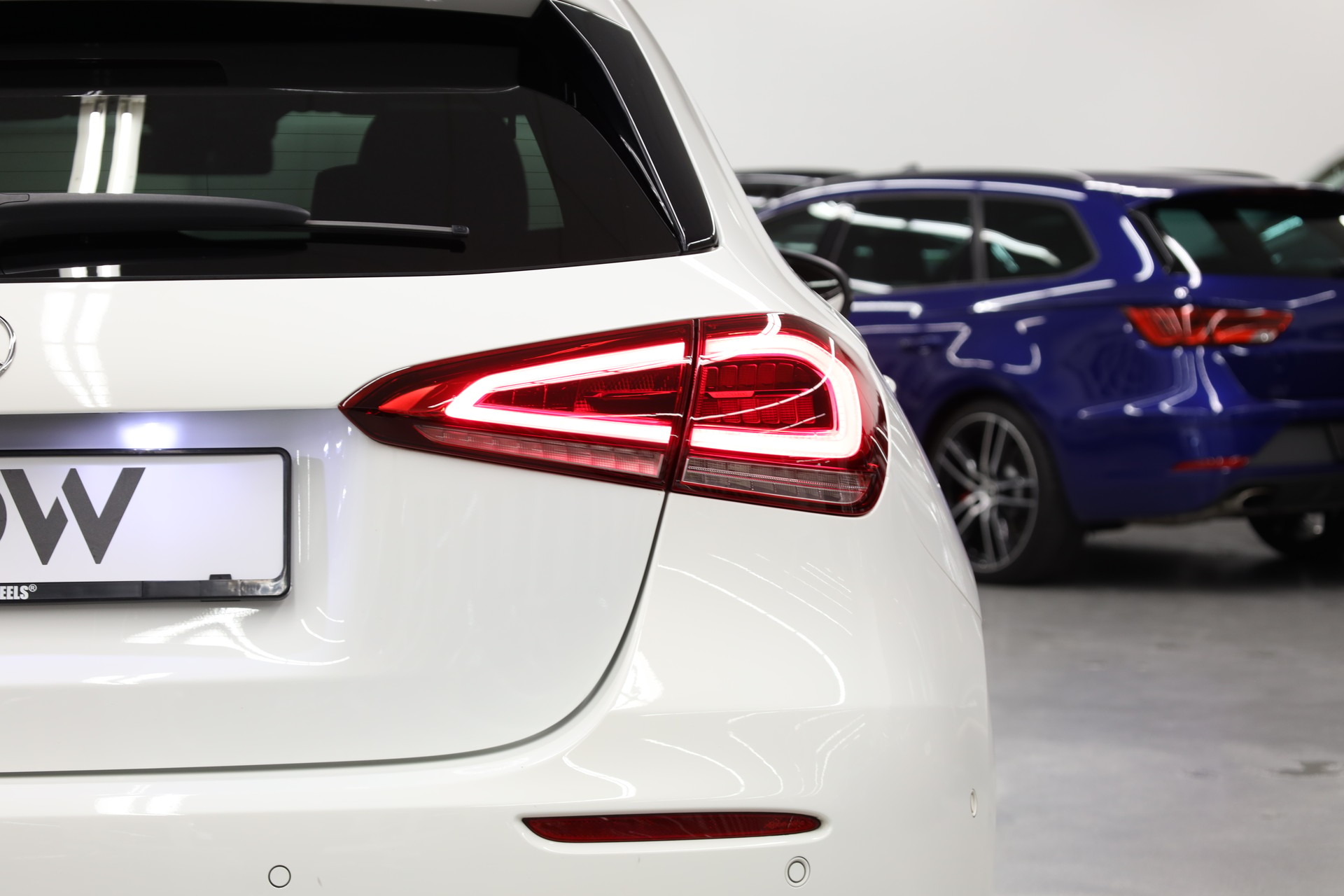 MERCEDES-BENZ A 250 e Progressive-image-9