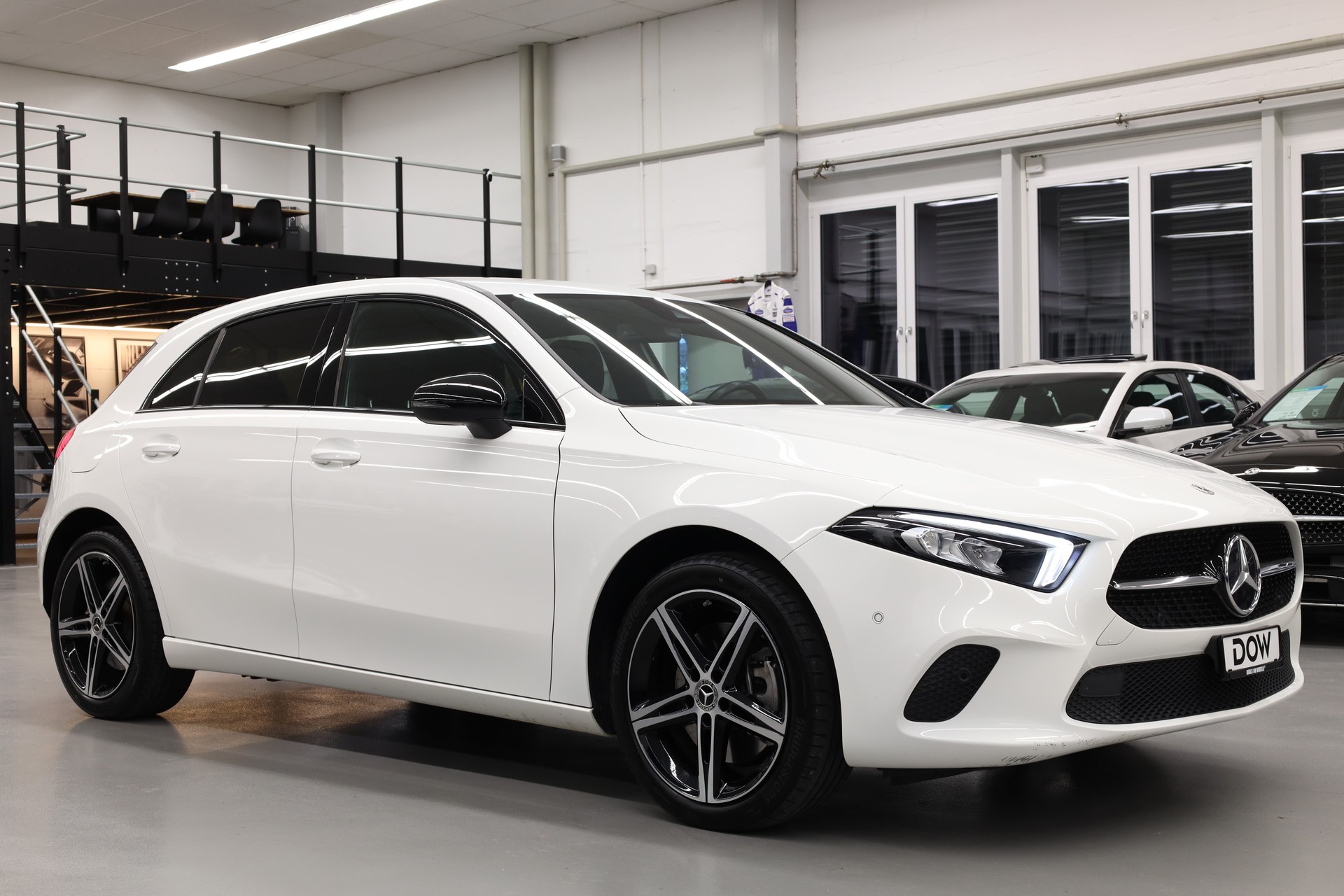 MERCEDES-BENZ A 250 e Progressive-showroom-element-1