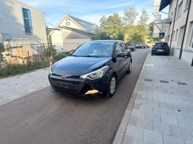 HYUNDAI i20 1.2 Plena